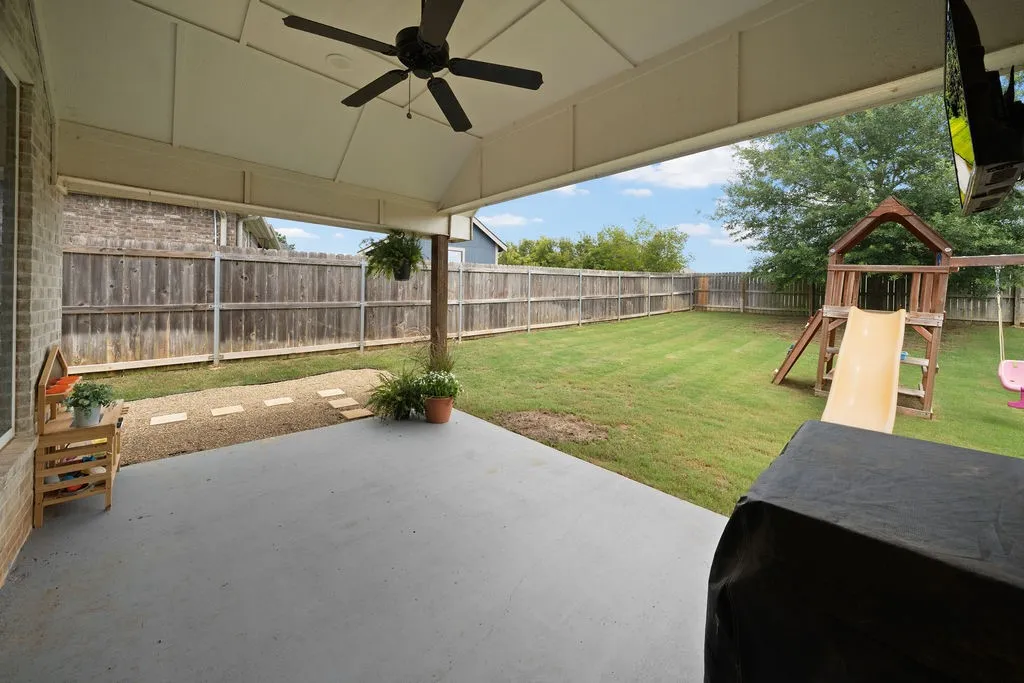 Single Family Residence For Sale in Smith County , 1121 Nate Circle, Bullard, Texas 75757, 4 Bedroom, 2 Bathroom, 2 Garage spaces, 1,971 Sqft, built in 2021, mls#21309891, Real Estate Agent in Bullard, Homes For Sale in Smith county, Homes For Sale in Bullard, Realtor in Bullard Texas, Real Estate Brokerage Independent Realty Texas, Luminita Cordes Realtor