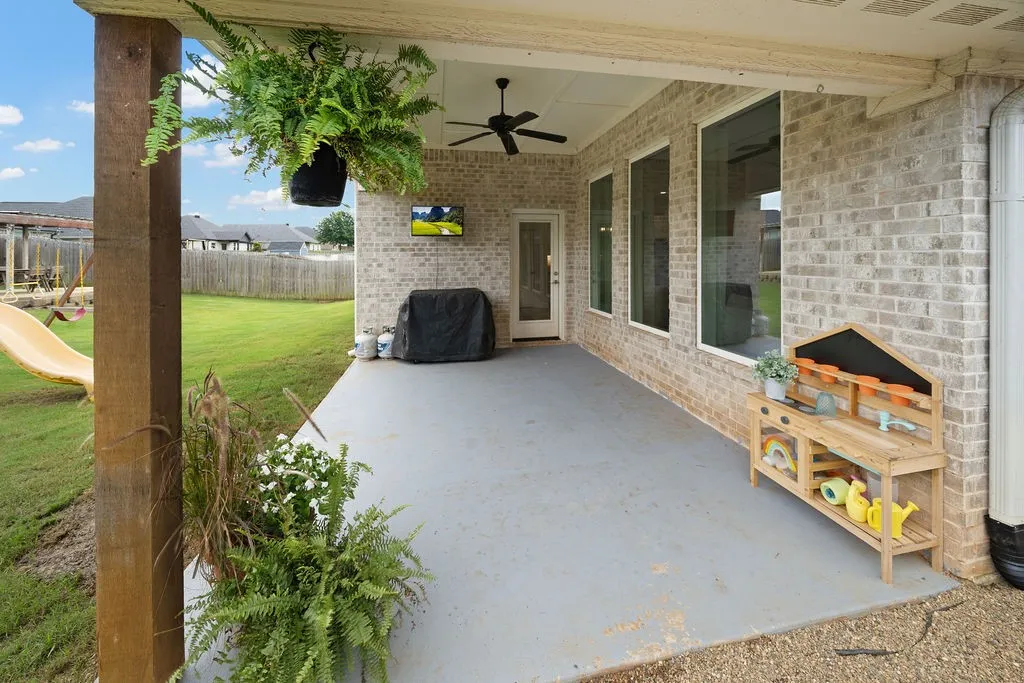 Single Family Residence For Sale in Smith County , 1121 Nate Circle, Bullard, Texas 75757, 4 Bedroom, 2 Bathroom, 2 Garage spaces, 1,971 Sqft, built in 2021, mls#21309891, Real Estate Agent in Bullard, Homes For Sale in Smith county, Homes For Sale in Bullard, Realtor in Bullard Texas, Real Estate Brokerage Independent Realty Texas, Luminita Cordes Realtor