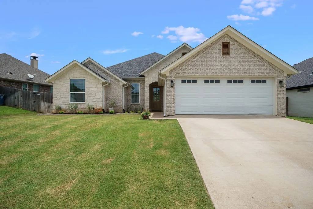 Single Family Residence For Sale in Smith County , 1121 Nate Circle, Bullard, Texas 75757, 4 Bedroom, 2 Bathroom, 2 Garage spaces, 1,971 Sqft, built in 2021, mls#21309891, Real Estate Agent in Bullard, Homes For Sale in Smith county, Homes For Sale in Bullard, Realtor in Bullard Texas, Real Estate Brokerage Independent Realty Texas, Luminita Cordes Realtor