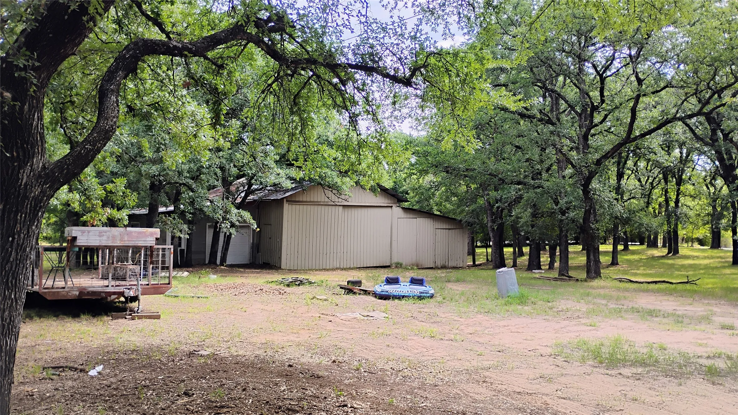 Single Family Residence For Sale in Tarrant County , 921 Sportsman Park Road, Azle, Texas 76020, 4 Bedroom, 3 Bathroom, Garage spaces, 2,322 Sqft, built in 1975, mls#21311819, Real Estate Agent in Azle, Homes For Sale in Tarrant county, Homes For Sale in Azle, Realtor in Azle Texas, Real Estate Brokerage Independent Realty Texas, Luminita Cordes Realtor