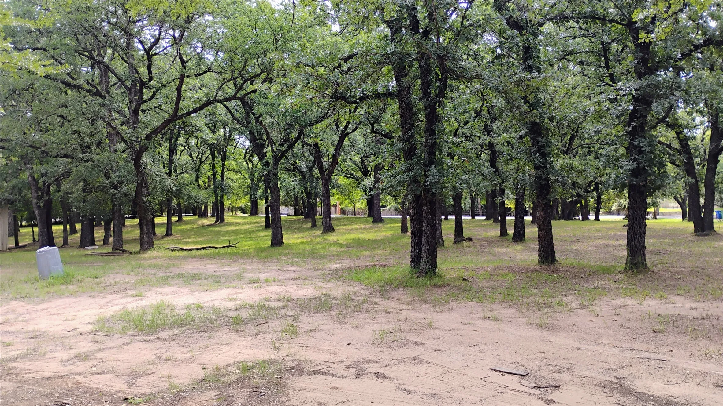 Single Family Residence For Sale in Tarrant County , 921 Sportsman Park Road, Azle, Texas 76020, 4 Bedroom, 3 Bathroom, Garage spaces, 2,322 Sqft, built in 1975, mls#21311819, Real Estate Agent in Azle, Homes For Sale in Tarrant county, Homes For Sale in Azle, Realtor in Azle Texas, Real Estate Brokerage Independent Realty Texas, Luminita Cordes Realtor