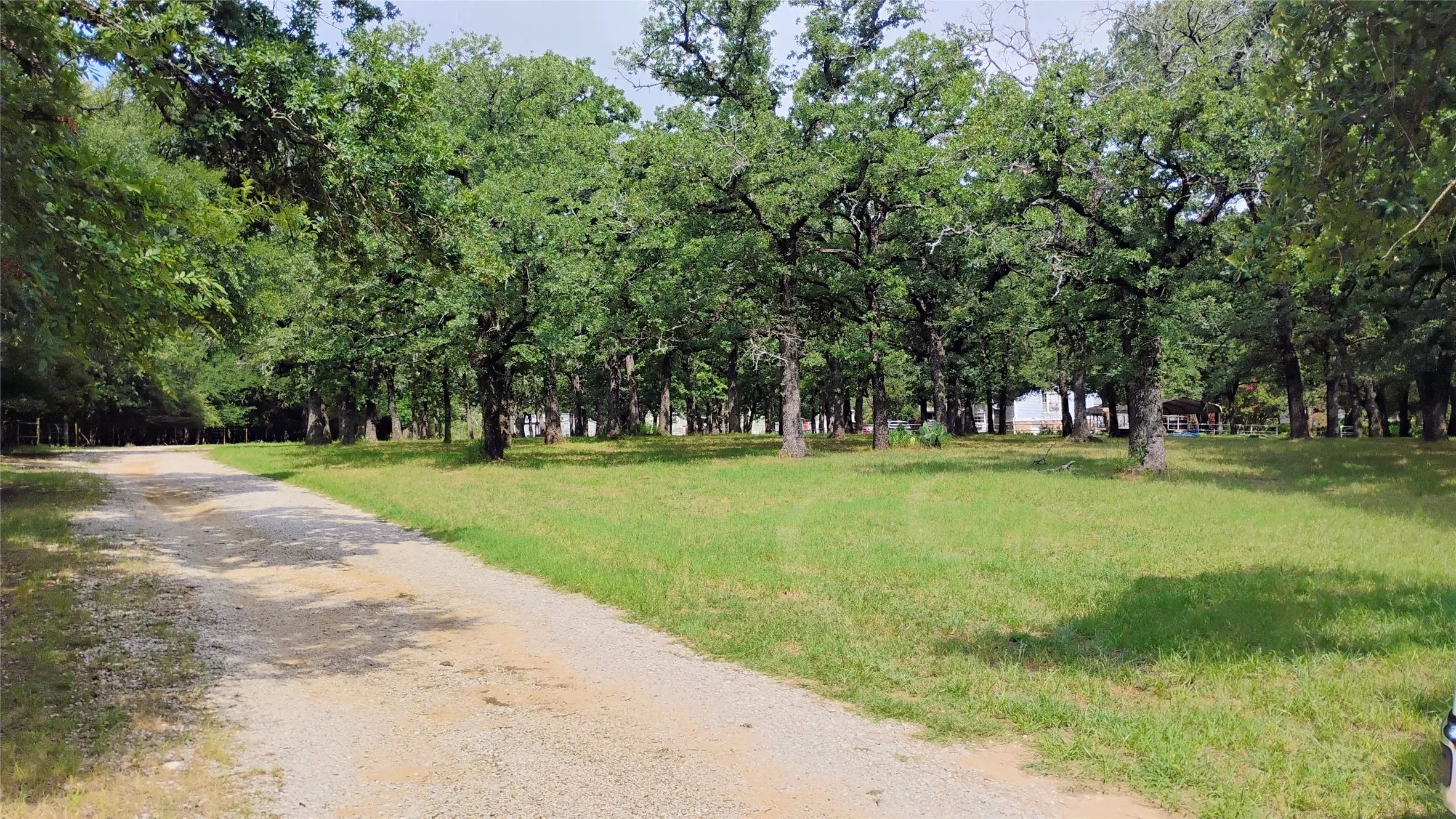 Single Family Residence For Sale in Tarrant County , 921 Sportsman Park Road, Azle, Texas 76020, 4 Bedroom, 3 Bathroom, Garage spaces, 2,322 Sqft, built in 1975, mls#21311819, Real Estate Agent in Azle, Homes For Sale in Tarrant county, Homes For Sale in Azle, Realtor in Azle Texas, Real Estate Brokerage Independent Realty Texas, Luminita Cordes Realtor