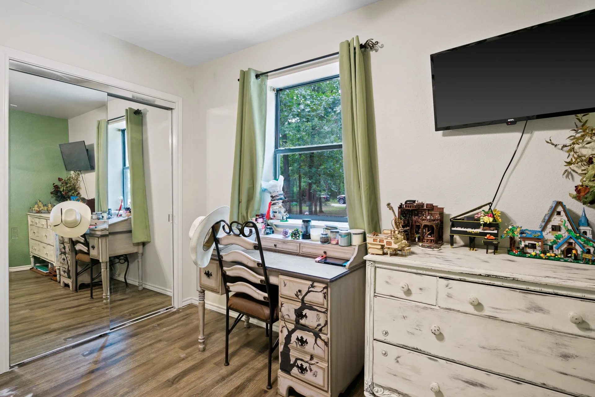 Single Family Residence For Sale in Franklin (TX) County , 726 King Cecil Court, Scroggins, Texas 75480, 4 Bedroom, 2 Bathroom, 2 Garage spaces, 1,728 Sqft, built in 2010, mls#21310400, Real Estate Agent in Scroggins, Homes For Sale in Franklin (TX) county, Homes For Sale in Scroggins, Realtor in Scroggins Texas, Real Estate Brokerage Independent Realty Texas, Luminita Cordes Realtor