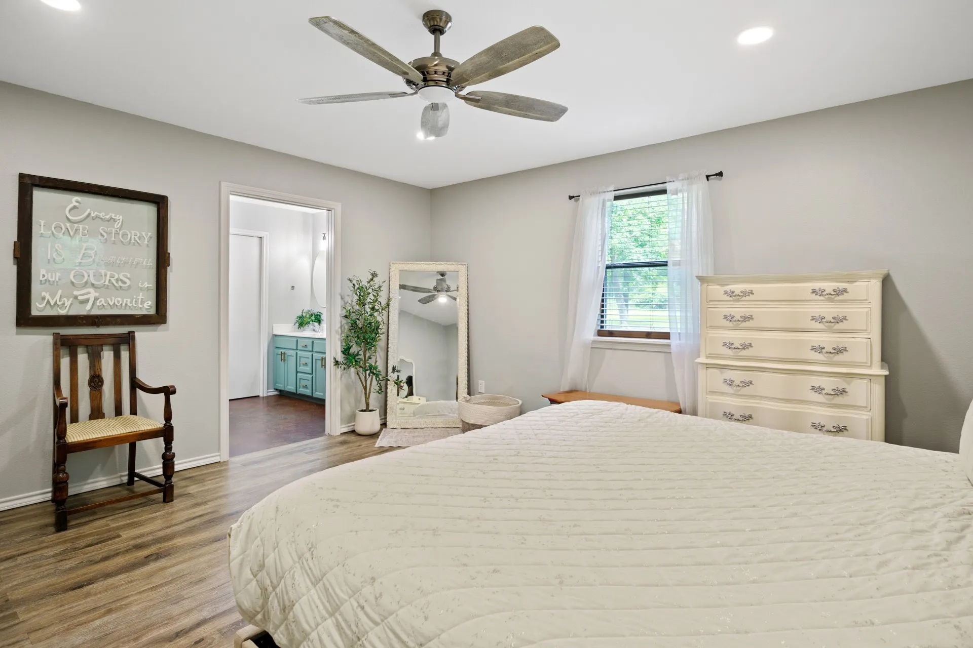 Single Family Residence For Sale in Franklin (TX) County , 726 King Cecil Court, Scroggins, Texas 75480, 4 Bedroom, 2 Bathroom, 2 Garage spaces, 1,728 Sqft, built in 2010, mls#21310400, Real Estate Agent in Scroggins, Homes For Sale in Franklin (TX) county, Homes For Sale in Scroggins, Realtor in Scroggins Texas, Real Estate Brokerage Independent Realty Texas, Luminita Cordes Realtor