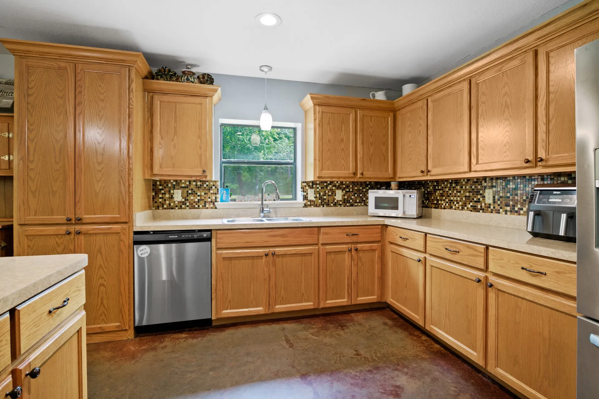 Single Family Residence For Sale in Franklin (TX) County , 726 King Cecil Court, Scroggins, Texas 75480, 4 Bedroom, 2 Bathroom, 2 Garage spaces, 1,728 Sqft, built in 2010, mls#21310400, Real Estate Agent in Scroggins, Homes For Sale in Franklin (TX) county, Homes For Sale in Scroggins, Realtor in Scroggins Texas, Real Estate Brokerage Independent Realty Texas, Luminita Cordes Realtor