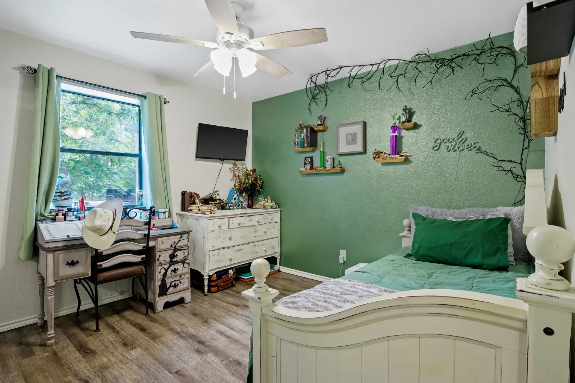 Single Family Residence For Sale in Franklin (TX) County , 726 King Cecil Court, Scroggins, Texas 75480, 4 Bedroom, 2 Bathroom, 2 Garage spaces, 1,728 Sqft, built in 2010, mls#21310400, Real Estate Agent in Scroggins, Homes For Sale in Franklin (TX) county, Homes For Sale in Scroggins, Realtor in Scroggins Texas, Real Estate Brokerage Independent Realty Texas, Luminita Cordes Realtor