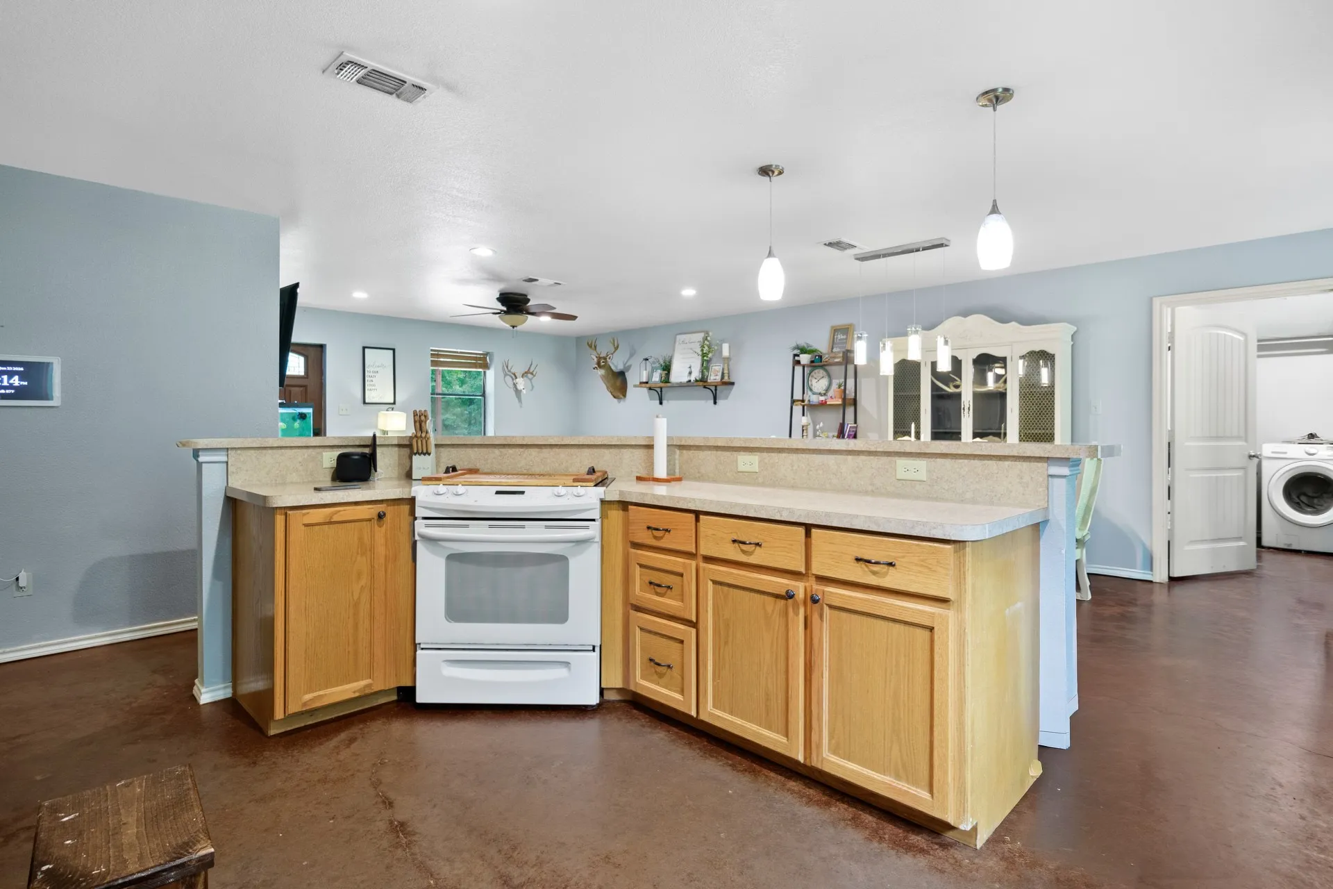 Single Family Residence For Sale in Franklin (TX) County , 726 King Cecil Court, Scroggins, Texas 75480, 4 Bedroom, 2 Bathroom, 2 Garage spaces, 1,728 Sqft, built in 2010, mls#21310400, Real Estate Agent in Scroggins, Homes For Sale in Franklin (TX) county, Homes For Sale in Scroggins, Realtor in Scroggins Texas, Real Estate Brokerage Independent Realty Texas, Luminita Cordes Realtor