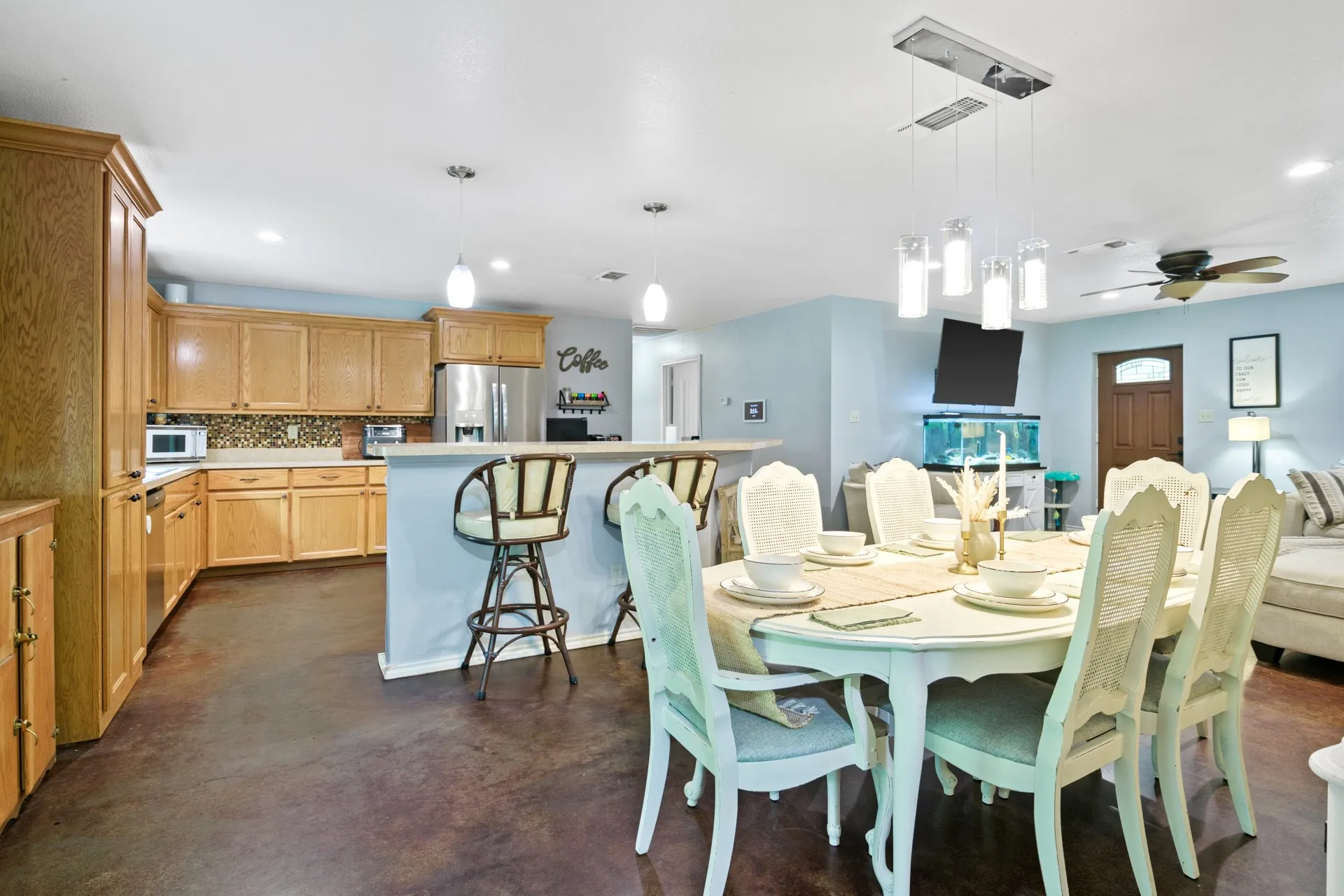 Single Family Residence For Sale in Franklin (TX) County , 726 King Cecil Court, Scroggins, Texas 75480, 4 Bedroom, 2 Bathroom, 2 Garage spaces, 1,728 Sqft, built in 2010, mls#21310400, Real Estate Agent in Scroggins, Homes For Sale in Franklin (TX) county, Homes For Sale in Scroggins, Realtor in Scroggins Texas, Real Estate Brokerage Independent Realty Texas, Luminita Cordes Realtor