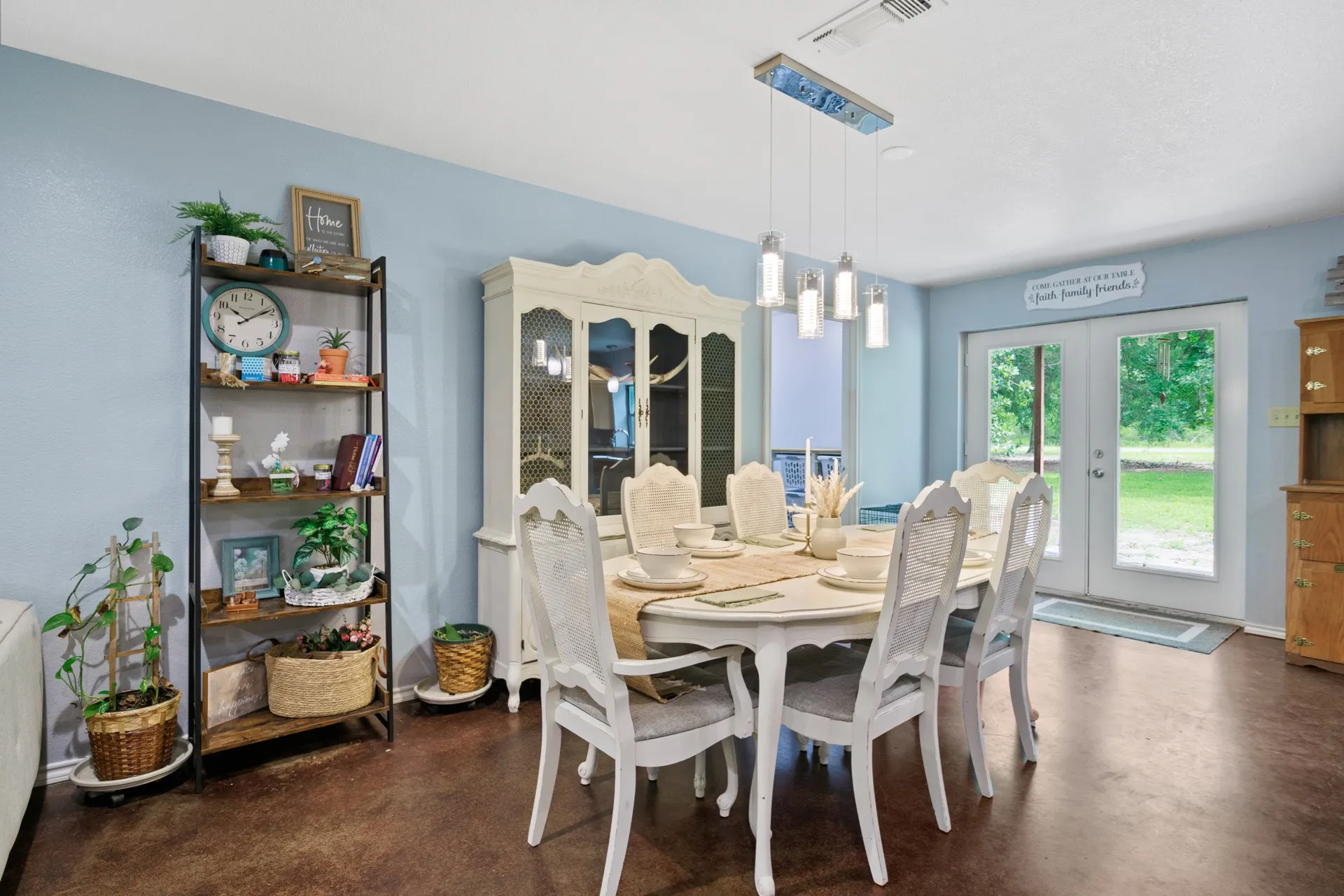 Single Family Residence For Sale in Franklin (TX) County , 726 King Cecil Court, Scroggins, Texas 75480, 4 Bedroom, 2 Bathroom, 2 Garage spaces, 1,728 Sqft, built in 2010, mls#21310400, Real Estate Agent in Scroggins, Homes For Sale in Franklin (TX) county, Homes For Sale in Scroggins, Realtor in Scroggins Texas, Real Estate Brokerage Independent Realty Texas, Luminita Cordes Realtor