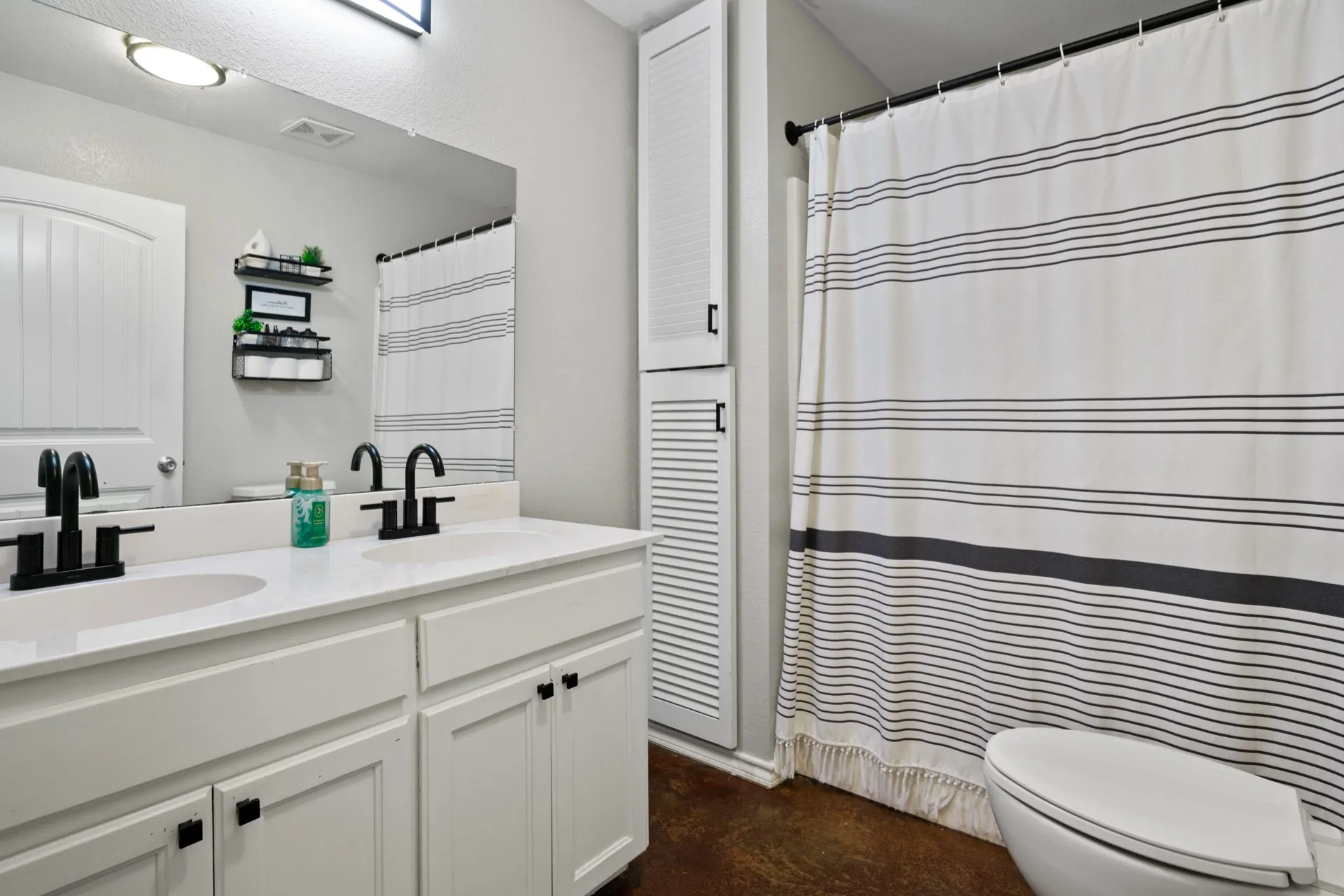 Single Family Residence For Sale in Franklin (TX) County , 726 King Cecil Court, Scroggins, Texas 75480, 4 Bedroom, 2 Bathroom, 2 Garage spaces, 1,728 Sqft, built in 2010, mls#21310400, Real Estate Agent in Scroggins, Homes For Sale in Franklin (TX) county, Homes For Sale in Scroggins, Realtor in Scroggins Texas, Real Estate Brokerage Independent Realty Texas, Luminita Cordes Realtor