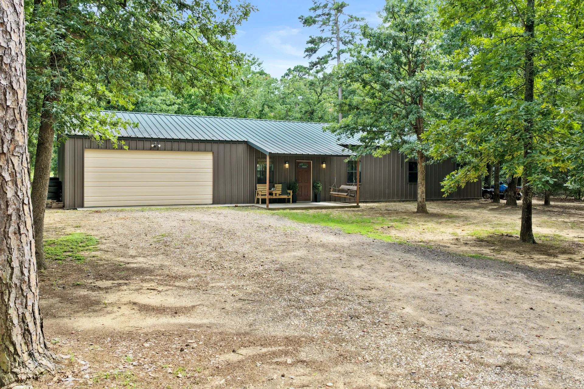 Single Family Residence For Sale in Franklin (TX) County , 726 King Cecil Court, Scroggins, Texas 75480, 4 Bedroom, 2 Bathroom, 2 Garage spaces, 1,728 Sqft, built in 2010, mls#21310400, Real Estate Agent in Scroggins, Homes For Sale in Franklin (TX) county, Homes For Sale in Scroggins, Realtor in Scroggins Texas, Real Estate Brokerage Independent Realty Texas, Luminita Cordes Realtor