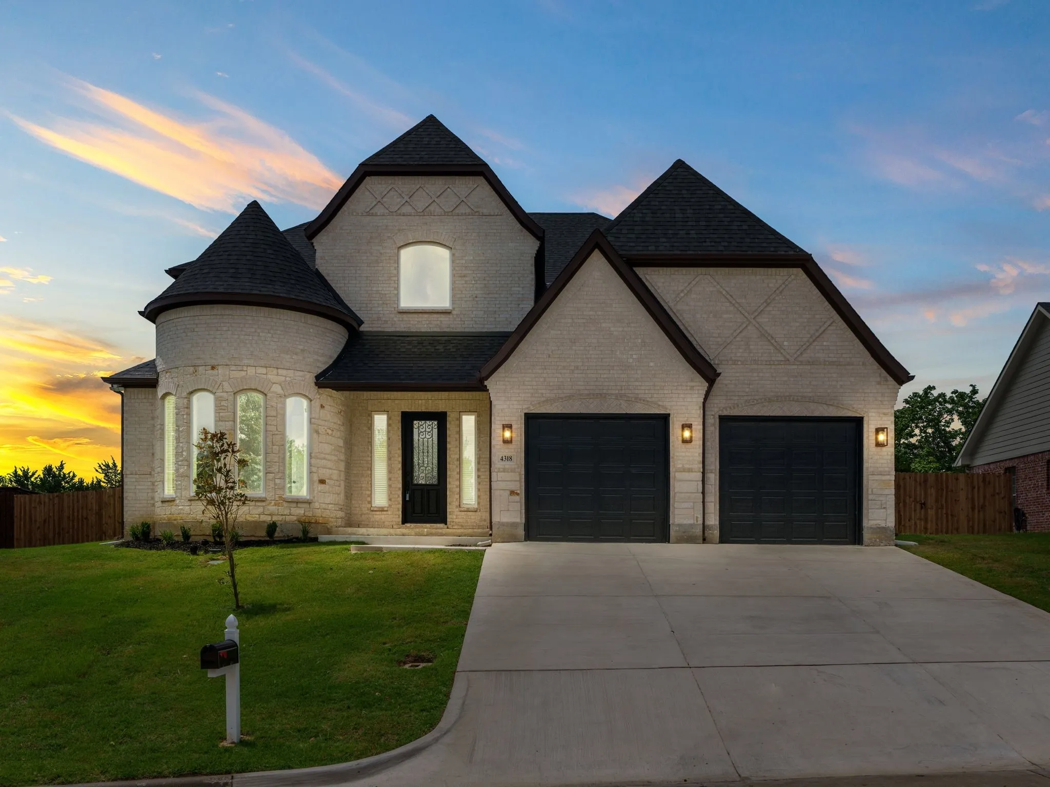 Single Family Residence For Sale in Grayson County , 4318 Peachtree Lane, Denison, Texas 75020, 4 Bedroom, 4 Bathroom, 3 Garage spaces, 3,985 Sqft, built in 2025, mls#21311760, Real Estate Agent in Denison, Homes For Sale in Grayson county, Homes For Sale in Denison, Realtor in Denison Texas, Real Estate Brokerage Independent Realty Texas, Luminita Cordes Realtor