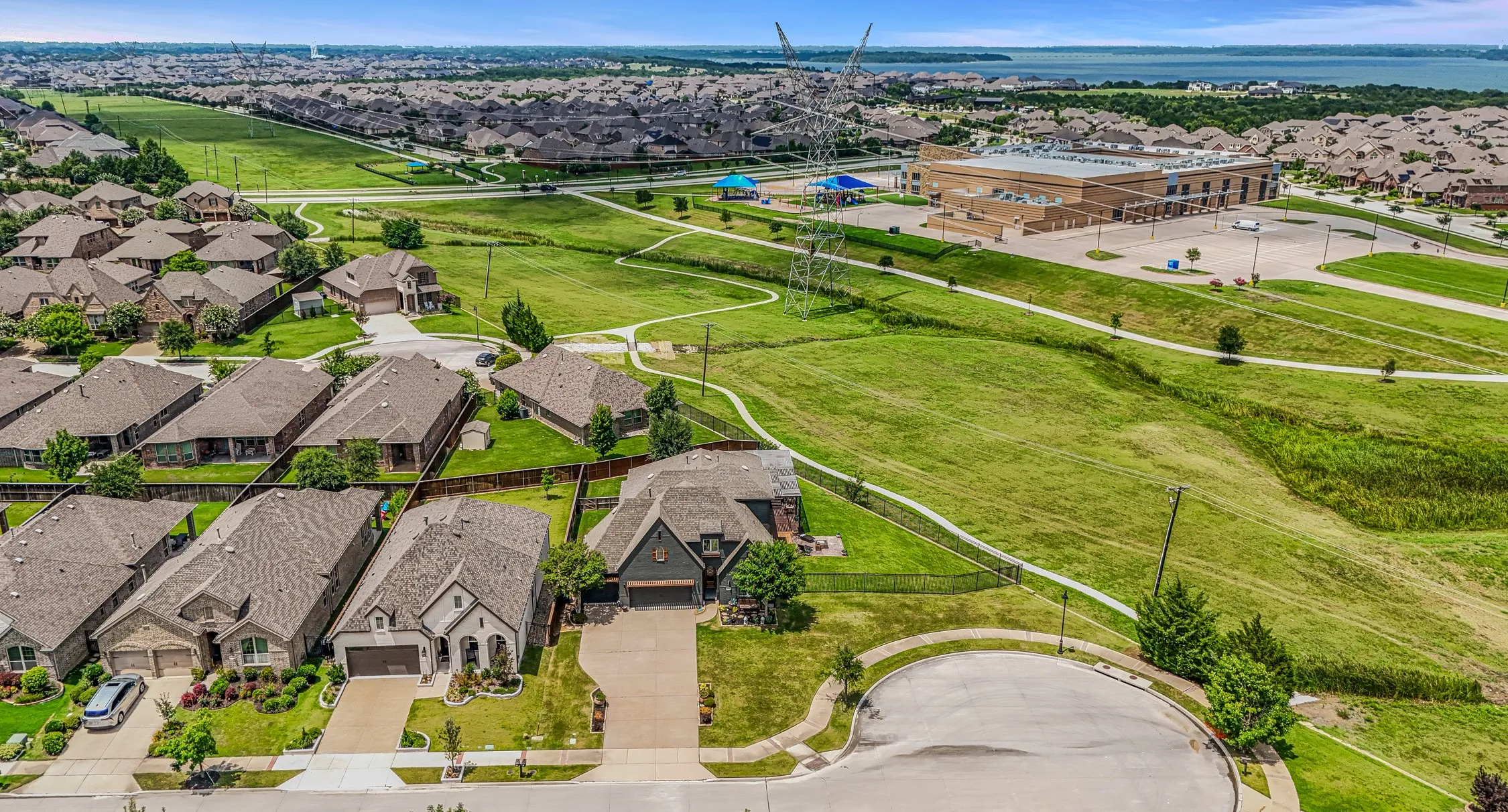 Single Family Residence For Sale in Collin County , 1831 Morning Mist Way, Wylie, Texas 75098, 5 Bedroom, 4 Bathroom, 3 Garage spaces, 3,034 Sqft, built in 2015, mls#21308219, Real Estate Agent in Wylie, Homes For Sale in Collin county, Homes For Sale in Wylie, Realtor in Wylie Texas, Real Estate Brokerage Independent Realty Texas, Luminita Cordes Realtor