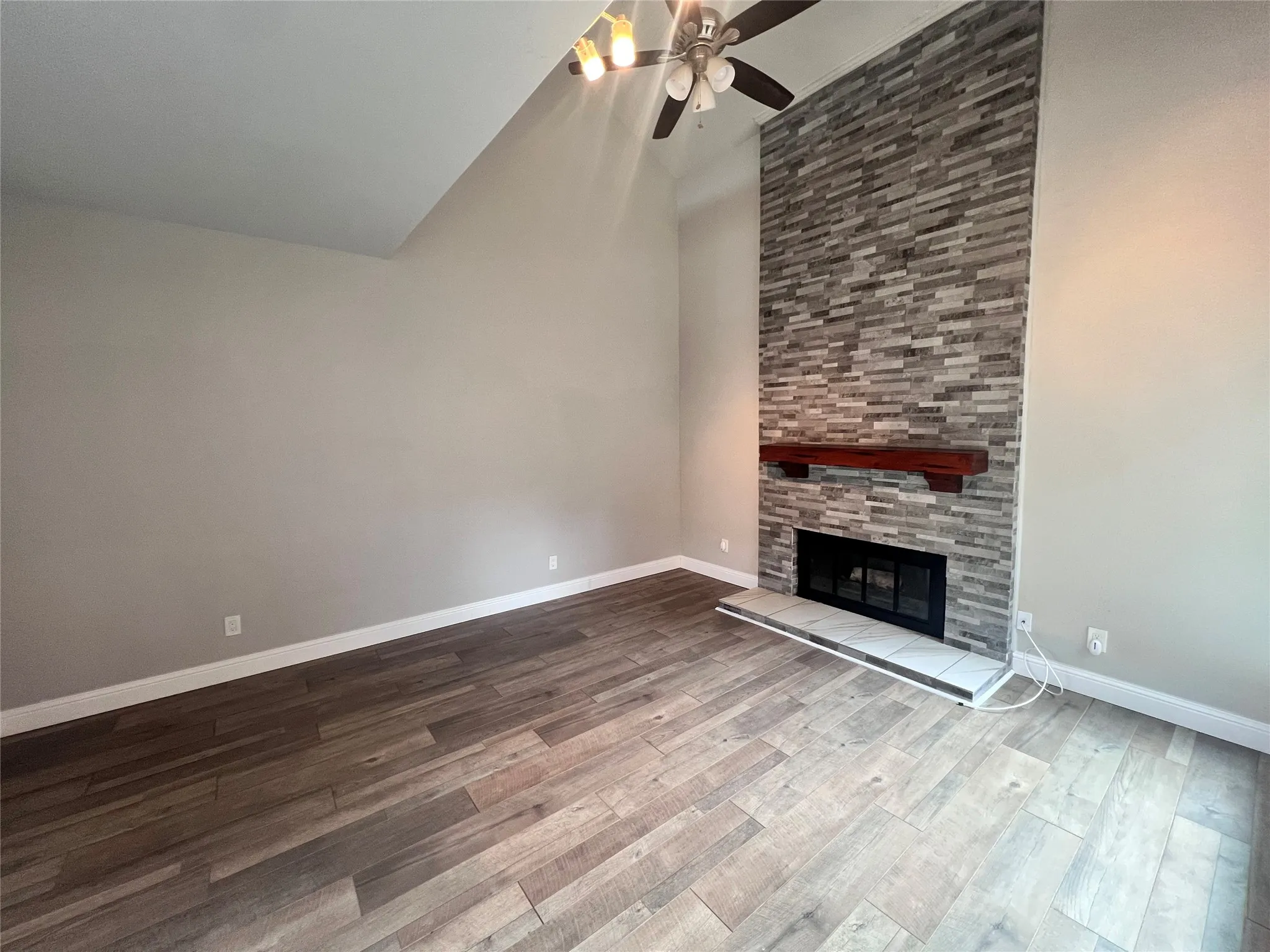 Townhouse For Rent in Dallas County , 8404 Forest Lane, Dallas, Texas 75243, 1 Bedroom, 2 Bathroom, Garage spaces, 928 Sqft, built in 1984, mls#21311617, Real Estate Agent in Dallas, Homes For Rent in Dallas county, Homes For Rent in Dallas, Realtor in Dallas Texas, Real Estate Brokerage Independent Realty Texas, Luminita Cordes Realtor