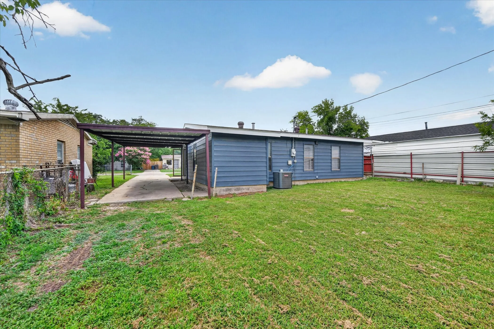 Single Family Residence For Sale in Tarrant County , 2344 Beaumont Street, Fort Worth, Texas 76106, 3 Bedroom, 1 Bathroom, Garage spaces, 874 Sqft, built in 1957, mls#21311491, Real Estate Agent in Fort Worth, Homes For Sale in Tarrant county, Homes For Sale in Fort Worth, Realtor in Fort Worth Texas, Real Estate Brokerage Independent Realty Texas, Luminita Cordes Realtor
