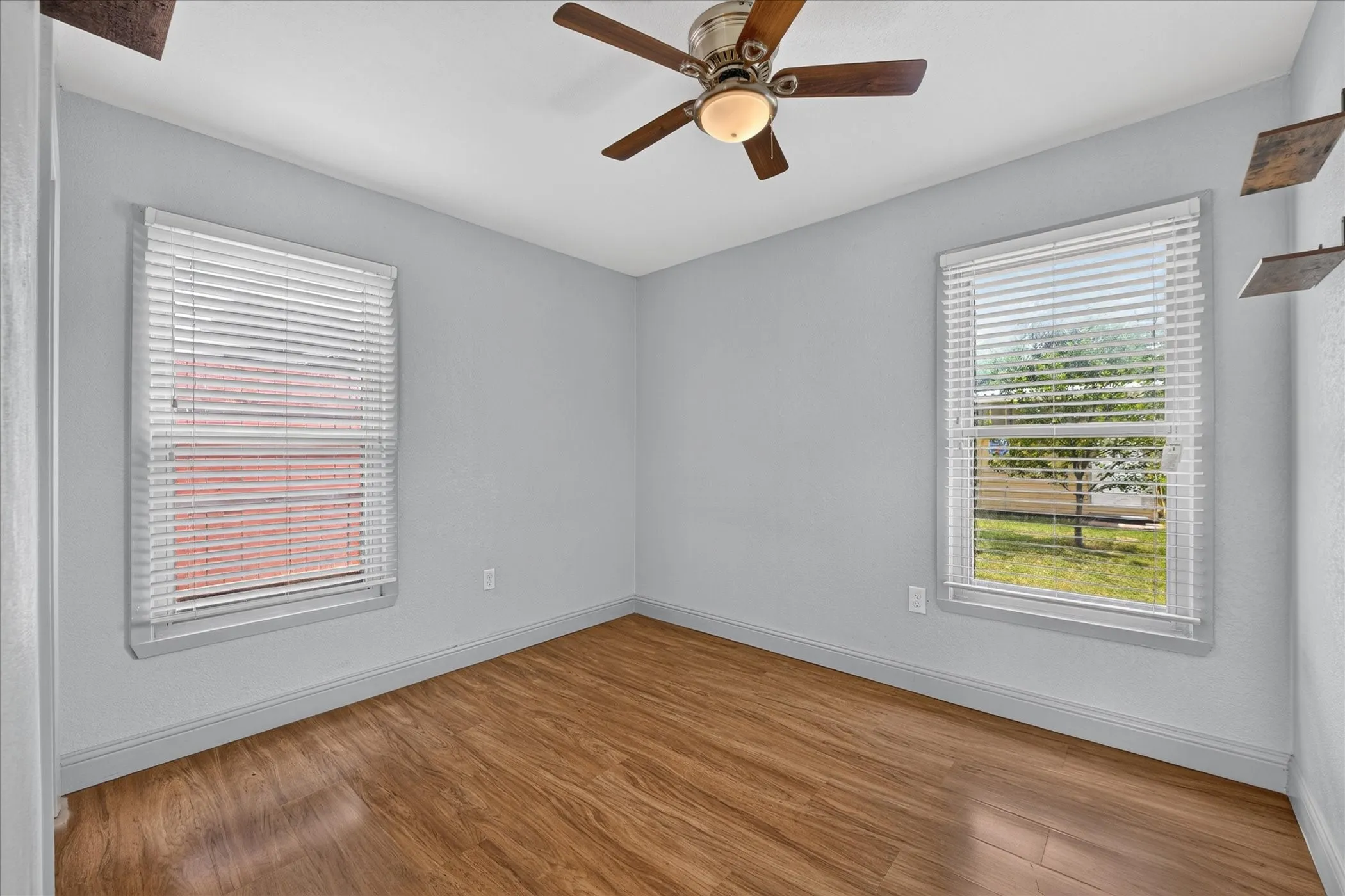 Single Family Residence For Sale in Tarrant County , 2344 Beaumont Street, Fort Worth, Texas 76106, 3 Bedroom, 1 Bathroom, Garage spaces, 874 Sqft, built in 1957, mls#21311491, Real Estate Agent in Fort Worth, Homes For Sale in Tarrant county, Homes For Sale in Fort Worth, Realtor in Fort Worth Texas, Real Estate Brokerage Independent Realty Texas, Luminita Cordes Realtor
