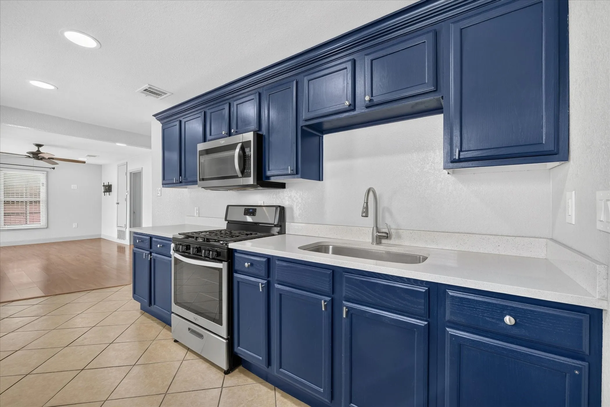 Single Family Residence For Sale in Tarrant County , 2344 Beaumont Street, Fort Worth, Texas 76106, 3 Bedroom, 1 Bathroom, Garage spaces, 874 Sqft, built in 1957, mls#21311491, Real Estate Agent in Fort Worth, Homes For Sale in Tarrant county, Homes For Sale in Fort Worth, Realtor in Fort Worth Texas, Real Estate Brokerage Independent Realty Texas, Luminita Cordes Realtor