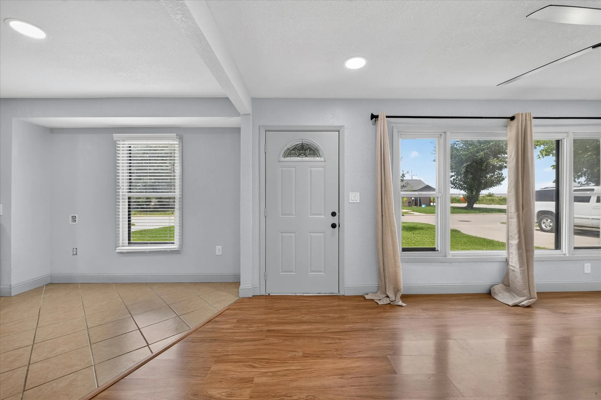 Single Family Residence For Sale in Tarrant County , 2344 Beaumont Street, Fort Worth, Texas 76106, 3 Bedroom, 1 Bathroom, Garage spaces, 874 Sqft, built in 1957, mls#21311491, Real Estate Agent in Fort Worth, Homes For Sale in Tarrant county, Homes For Sale in Fort Worth, Realtor in Fort Worth Texas, Real Estate Brokerage Independent Realty Texas, Luminita Cordes Realtor