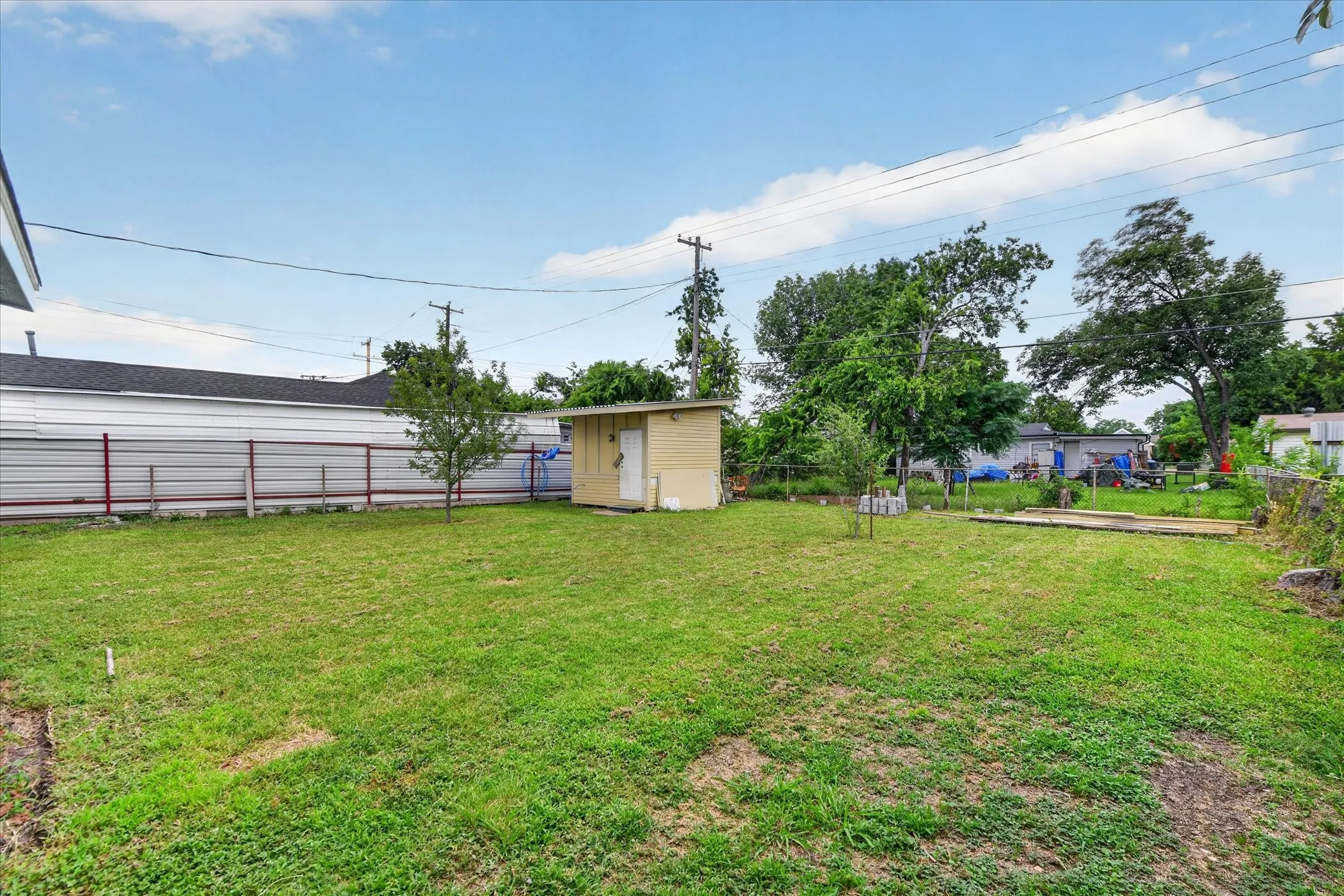 Single Family Residence For Sale in Tarrant County , 2344 Beaumont Street, Fort Worth, Texas 76106, 3 Bedroom, 1 Bathroom, Garage spaces, 874 Sqft, built in 1957, mls#21311491, Real Estate Agent in Fort Worth, Homes For Sale in Tarrant county, Homes For Sale in Fort Worth, Realtor in Fort Worth Texas, Real Estate Brokerage Independent Realty Texas, Luminita Cordes Realtor