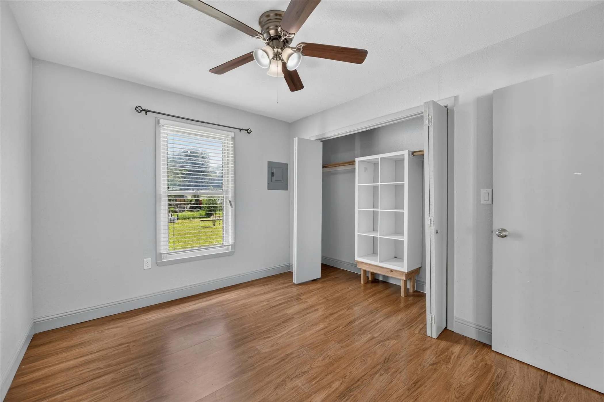Single Family Residence For Sale in Tarrant County , 2344 Beaumont Street, Fort Worth, Texas 76106, 3 Bedroom, 1 Bathroom, Garage spaces, 874 Sqft, built in 1957, mls#21311491, Real Estate Agent in Fort Worth, Homes For Sale in Tarrant county, Homes For Sale in Fort Worth, Realtor in Fort Worth Texas, Real Estate Brokerage Independent Realty Texas, Luminita Cordes Realtor