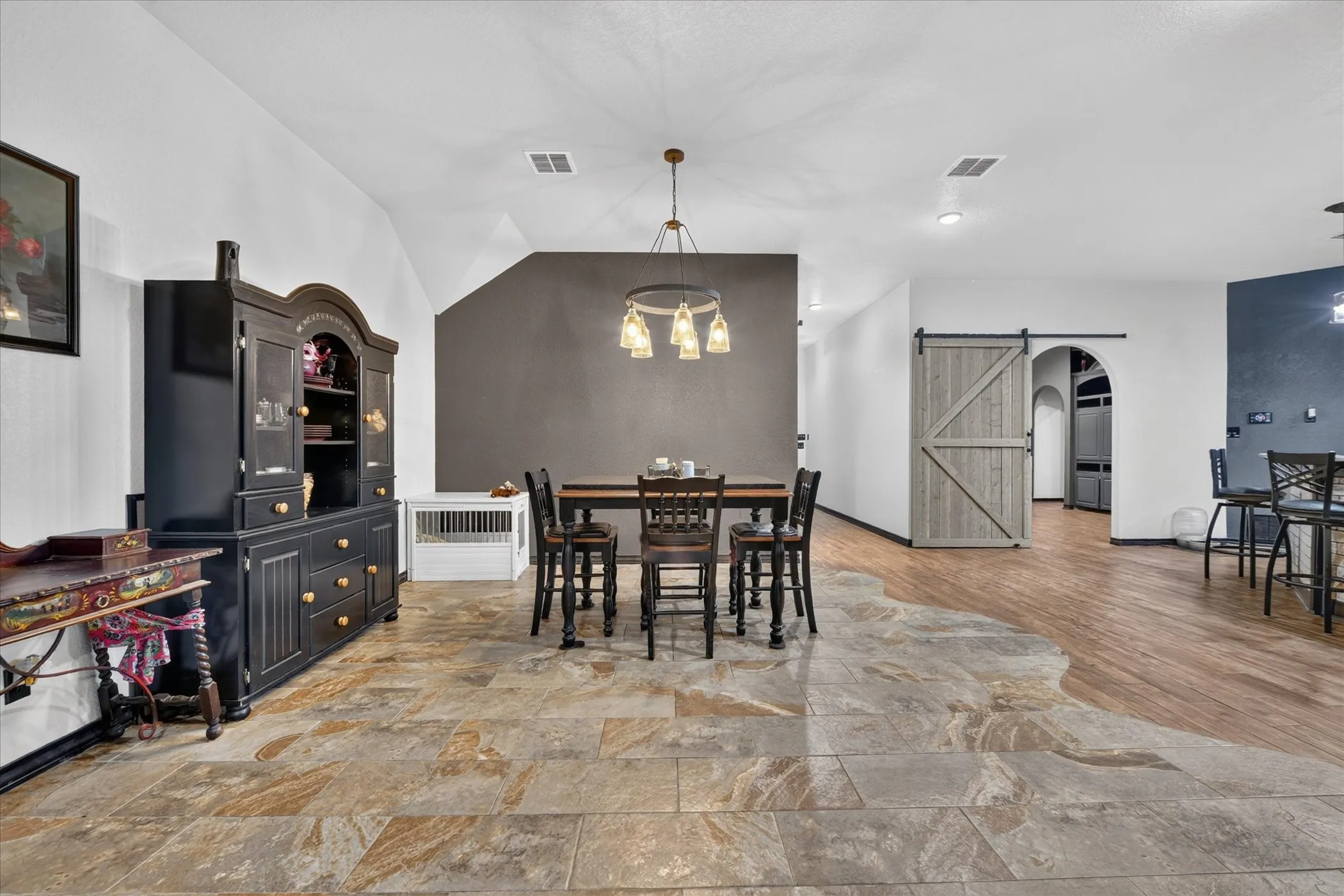 Single Family Residence For Sale in Wise County , 1017 County Road 3555, Paradise, Texas 76073, 4 Bedroom, 3 Bathroom, Garage spaces, 2,753 Sqft, built in 2006, mls#21311172, Real Estate Agent in Paradise, Homes For Sale in Wise county, Homes For Sale in Paradise, Realtor in Paradise Texas, Real Estate Brokerage Independent Realty Texas, Luminita Cordes Realtor