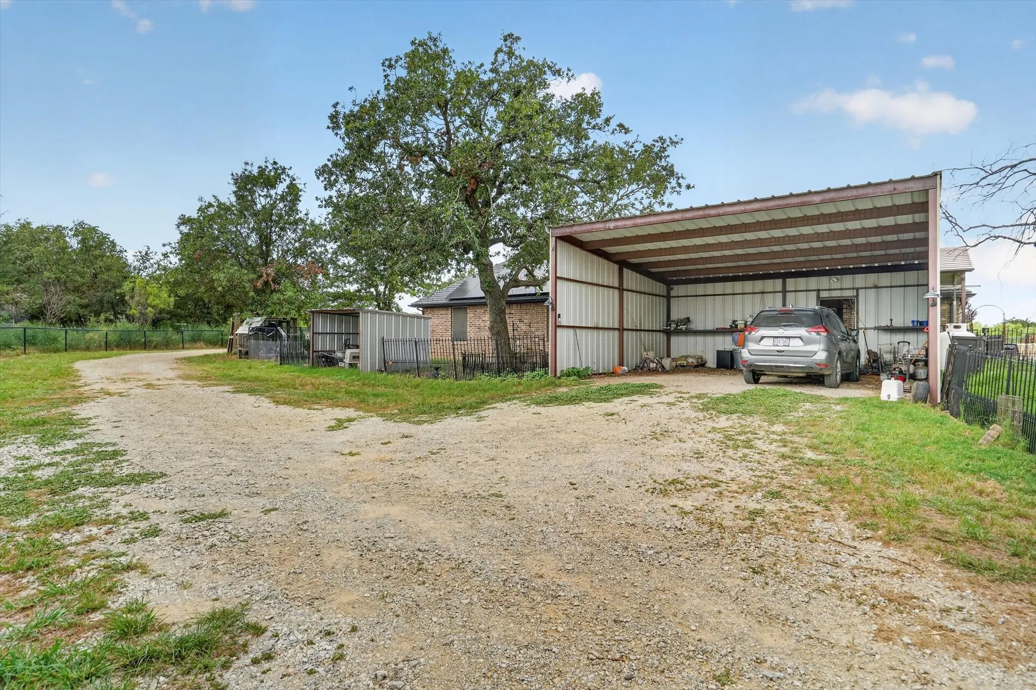 Single Family Residence For Sale in Wise County , 1017 County Road 3555, Paradise, Texas 76073, 4 Bedroom, 3 Bathroom, Garage spaces, 2,753 Sqft, built in 2006, mls#21311172, Real Estate Agent in Paradise, Homes For Sale in Wise county, Homes For Sale in Paradise, Realtor in Paradise Texas, Real Estate Brokerage Independent Realty Texas, Luminita Cordes Realtor