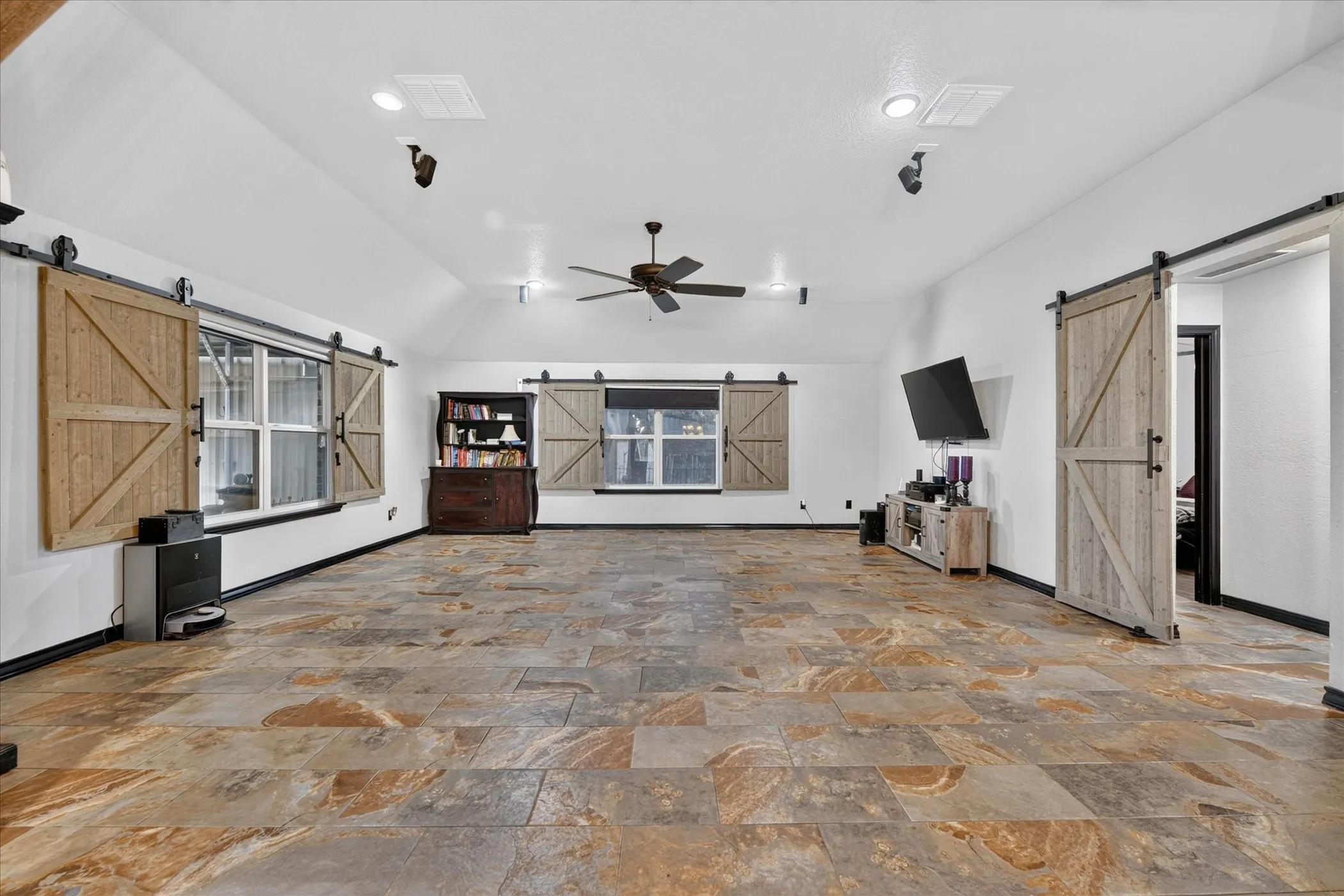 Single Family Residence For Sale in Wise County , 1017 County Road 3555, Paradise, Texas 76073, 4 Bedroom, 3 Bathroom, Garage spaces, 2,753 Sqft, built in 2006, mls#21311172, Real Estate Agent in Paradise, Homes For Sale in Wise county, Homes For Sale in Paradise, Realtor in Paradise Texas, Real Estate Brokerage Independent Realty Texas, Luminita Cordes Realtor