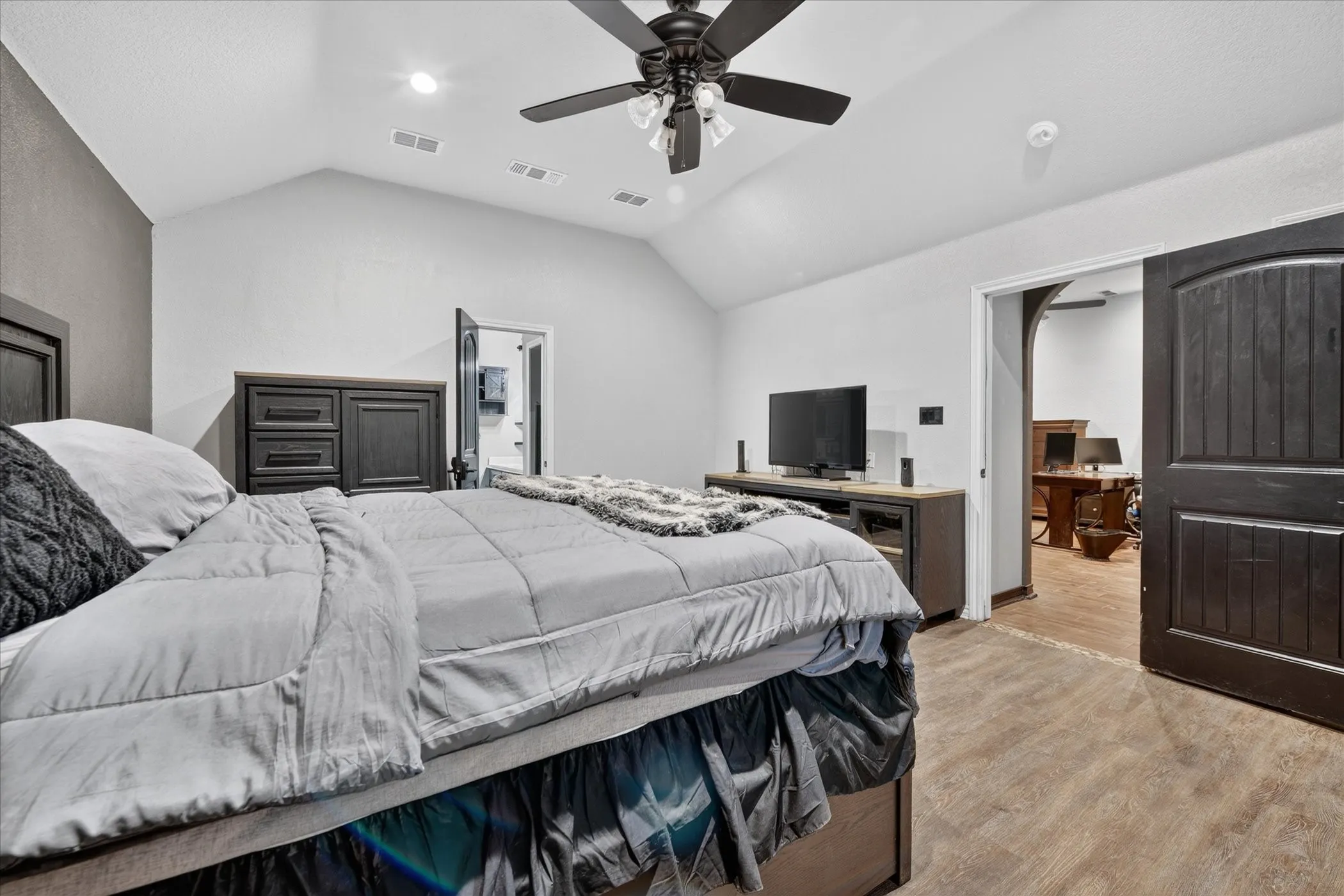 Single Family Residence For Sale in Wise County , 1017 County Road 3555, Paradise, Texas 76073, 4 Bedroom, 3 Bathroom, Garage spaces, 2,753 Sqft, built in 2006, mls#21311172, Real Estate Agent in Paradise, Homes For Sale in Wise county, Homes For Sale in Paradise, Realtor in Paradise Texas, Real Estate Brokerage Independent Realty Texas, Luminita Cordes Realtor