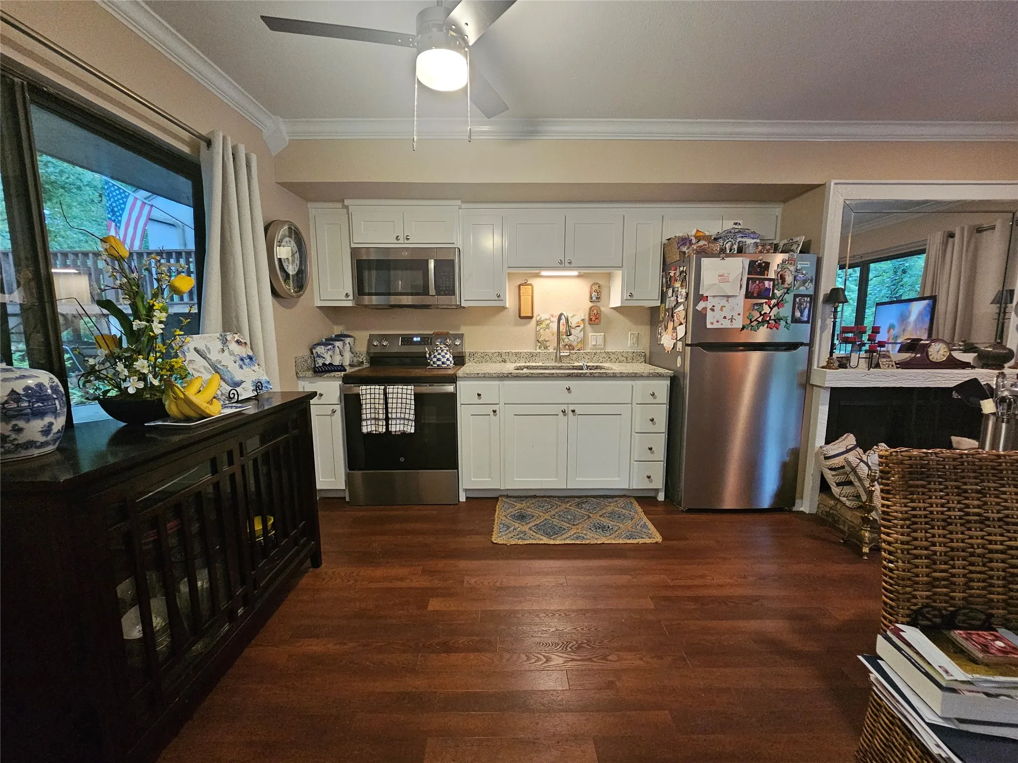Open kitchen with room for dining table or an island.