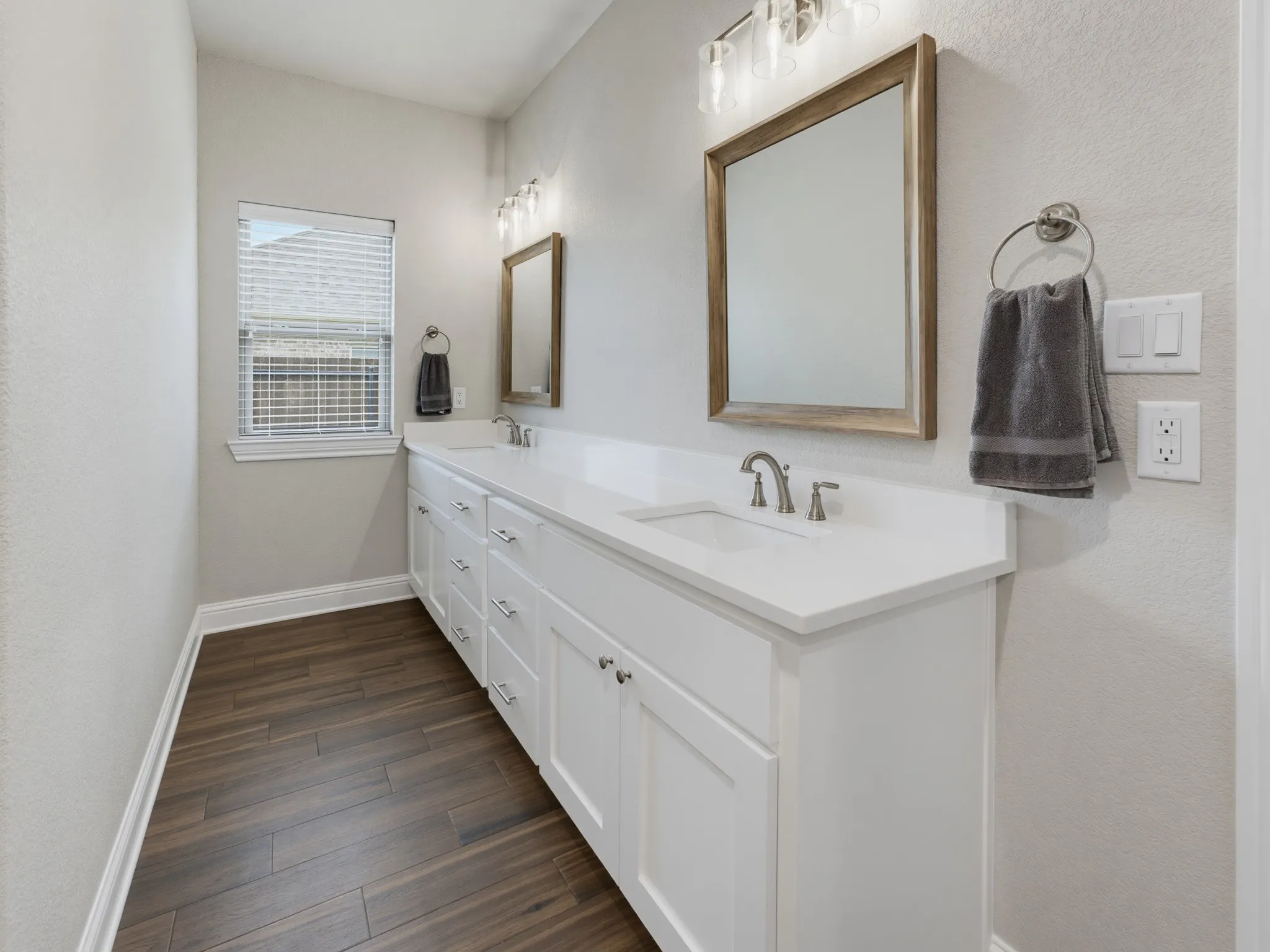 Single Family Residence For Sale in Cooke County , 505 N Neu Drive, Lindsay, Texas 76250, 4 Bedroom, 2 Bathroom, 2 Garage spaces, 1,958 Sqft, built in 2023, mls#21308343, Real Estate Agent in Lindsay, Homes For Sale in Cooke county, Homes For Sale in Lindsay, Realtor in Lindsay Texas, Real Estate Brokerage Independent Realty Texas, Luminita Cordes Realtor