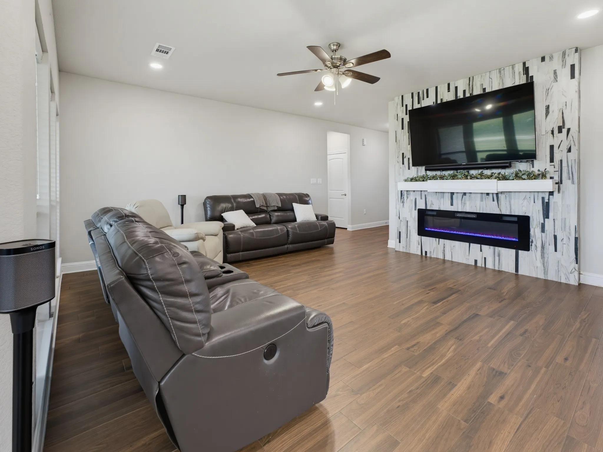 Single Family Residence For Sale in Cooke County , 505 N Neu Drive, Lindsay, Texas 76250, 4 Bedroom, 2 Bathroom, 2 Garage spaces, 1,958 Sqft, built in 2023, mls#21308343, Real Estate Agent in Lindsay, Homes For Sale in Cooke county, Homes For Sale in Lindsay, Realtor in Lindsay Texas, Real Estate Brokerage Independent Realty Texas, Luminita Cordes Realtor