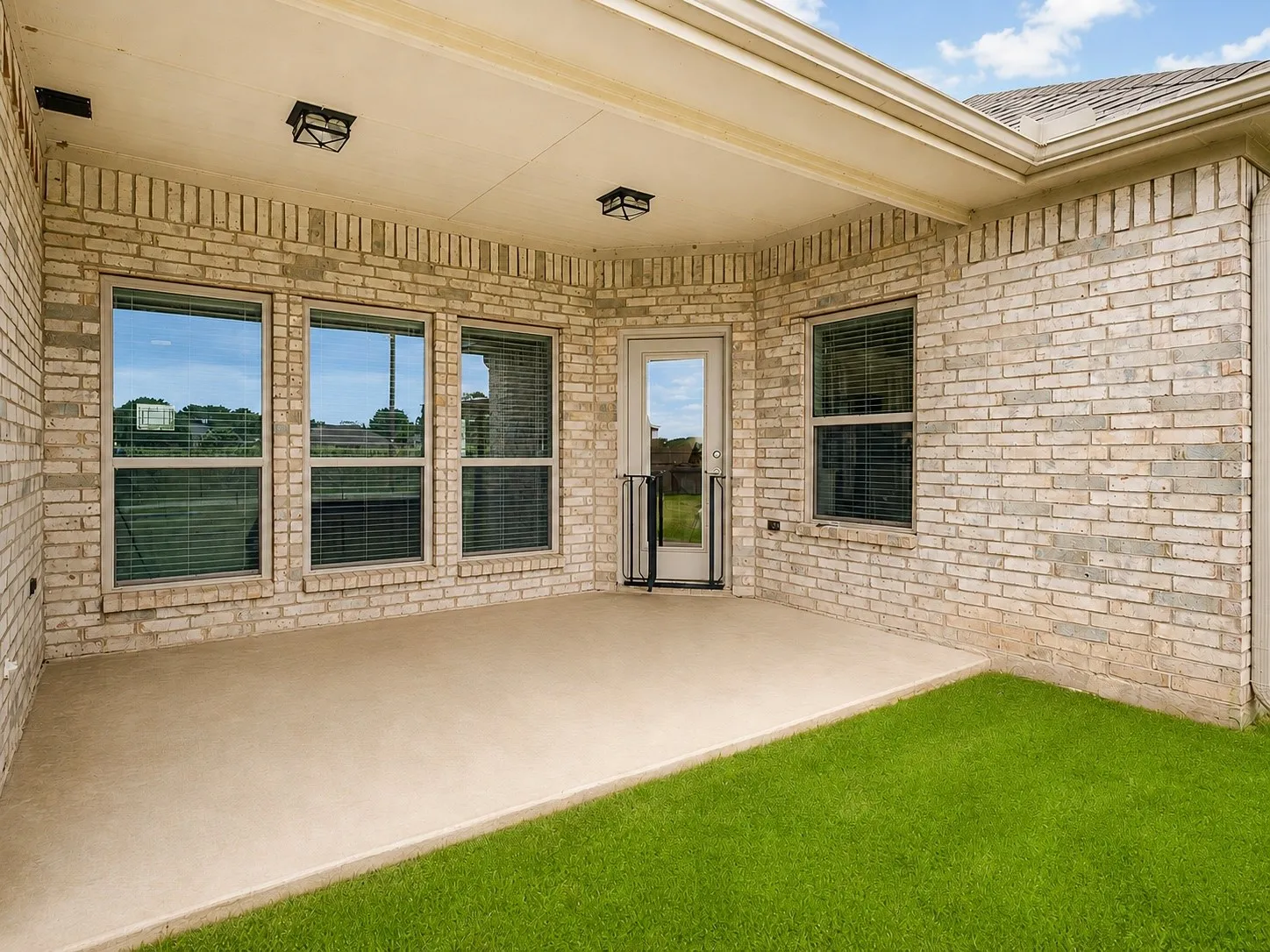 Single Family Residence For Sale in Cooke County , 505 N Neu Drive, Lindsay, Texas 76250, 4 Bedroom, 2 Bathroom, 2 Garage spaces, 1,958 Sqft, built in 2023, mls#21308343, Real Estate Agent in Lindsay, Homes For Sale in Cooke county, Homes For Sale in Lindsay, Realtor in Lindsay Texas, Real Estate Brokerage Independent Realty Texas, Luminita Cordes Realtor