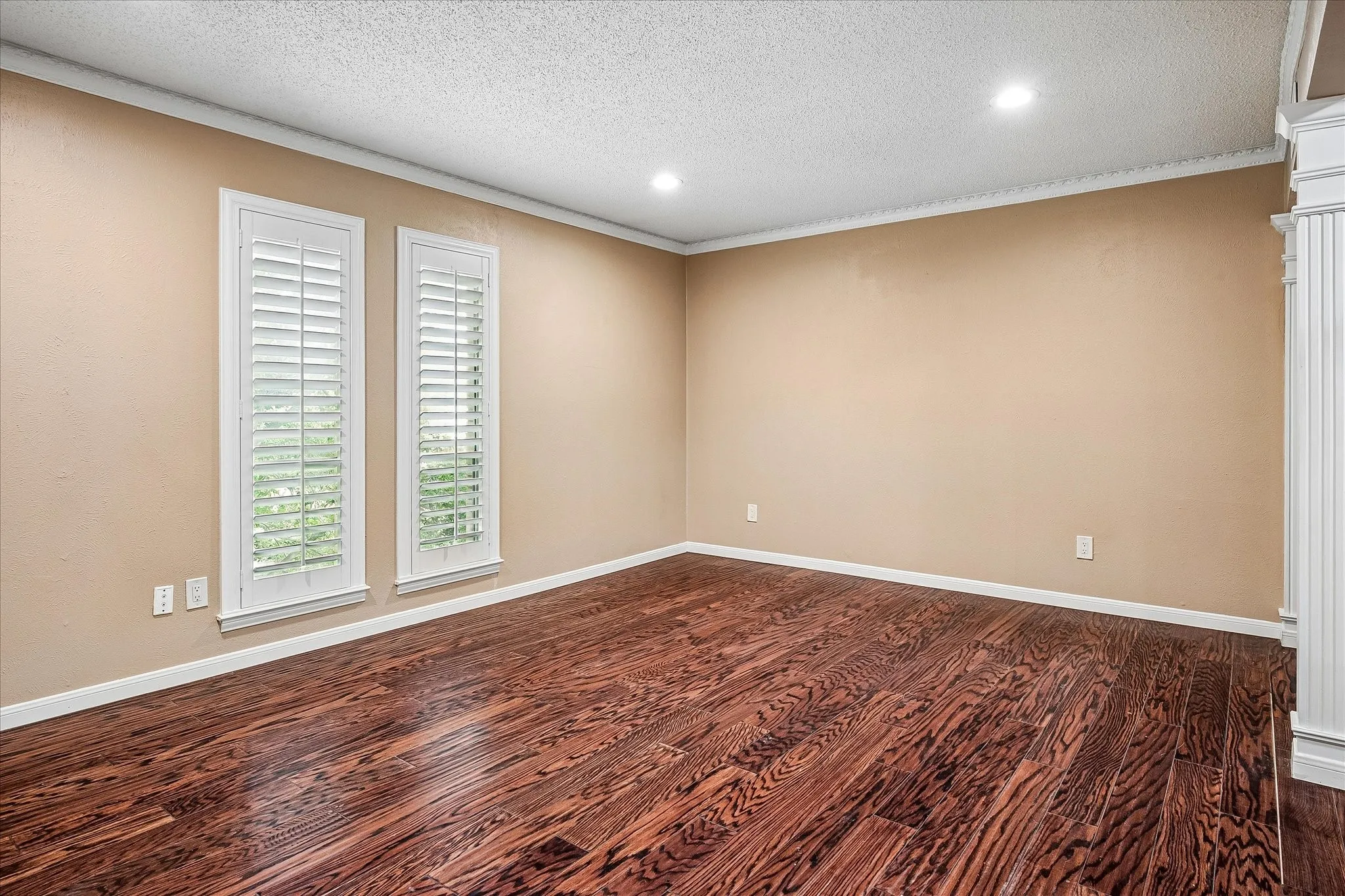 Condominium For Sale in Dallas County , 5084 Matilda Street 218, Dallas, Texas 75206, 2 Bedroom, 2 Bathroom, Garage spaces, 1,038 Sqft, built in 1969, mls#21310534, Real Estate Agent in Dallas, Homes For Sale in Dallas county, Homes For Sale in Dallas, Realtor in Dallas Texas, Real Estate Brokerage Independent Realty Texas, Luminita Cordes Realtor