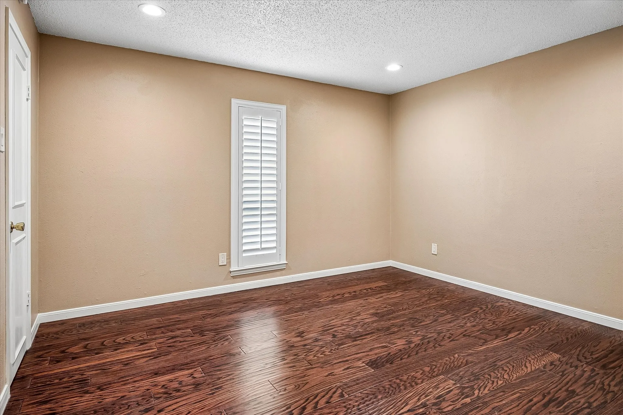 Condominium For Sale in Dallas County , 5084 Matilda Street 218, Dallas, Texas 75206, 2 Bedroom, 2 Bathroom, Garage spaces, 1,038 Sqft, built in 1969, mls#21310534, Real Estate Agent in Dallas, Homes For Sale in Dallas county, Homes For Sale in Dallas, Realtor in Dallas Texas, Real Estate Brokerage Independent Realty Texas, Luminita Cordes Realtor