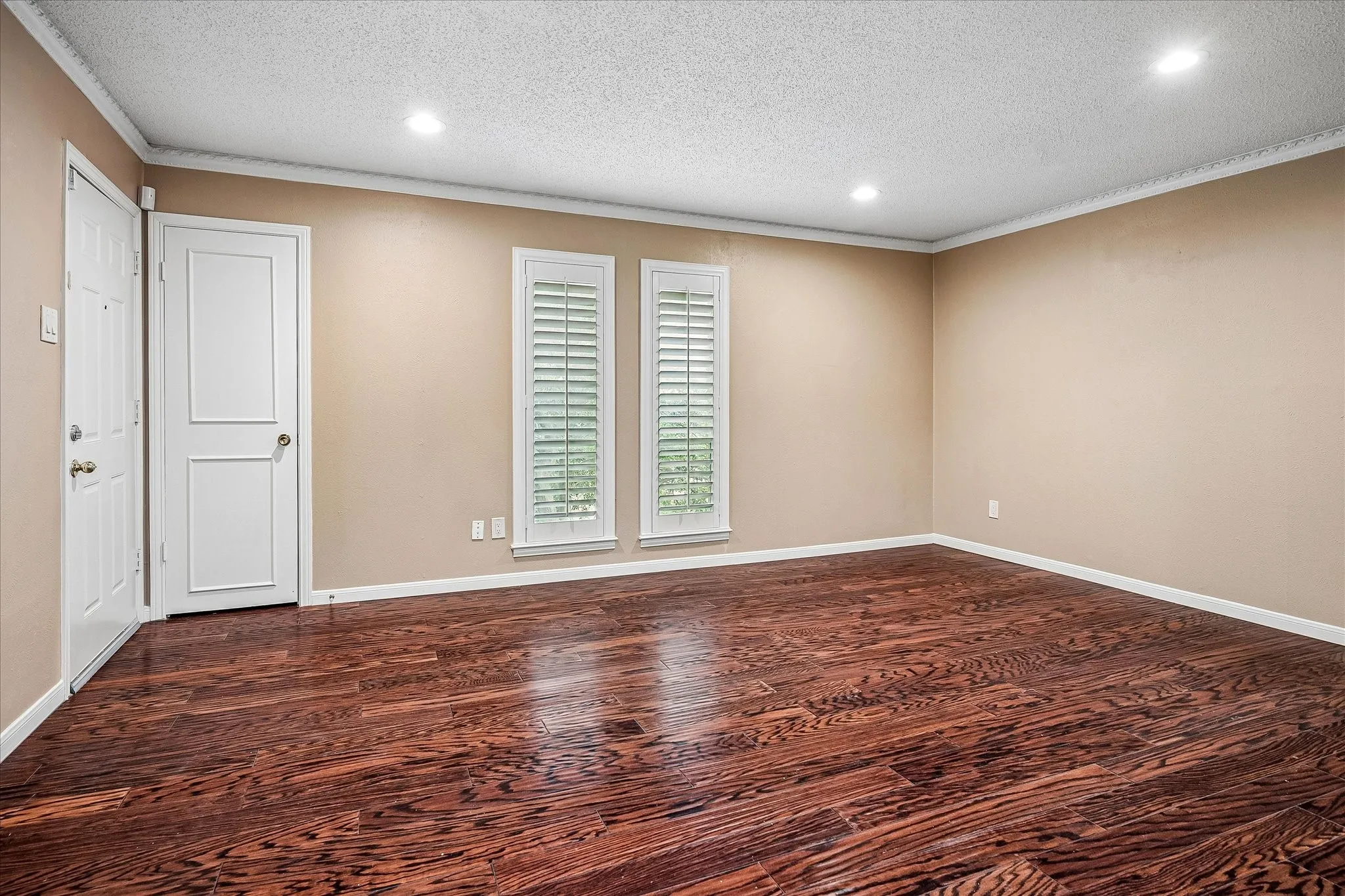 Condominium For Sale in Dallas County , 5084 Matilda Street 218, Dallas, Texas 75206, 2 Bedroom, 2 Bathroom, Garage spaces, 1,038 Sqft, built in 1969, mls#21310534, Real Estate Agent in Dallas, Homes For Sale in Dallas county, Homes For Sale in Dallas, Realtor in Dallas Texas, Real Estate Brokerage Independent Realty Texas, Luminita Cordes Realtor