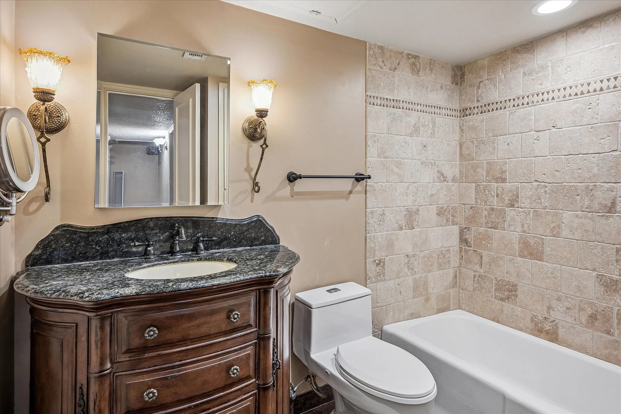 Condominium For Sale in Dallas County , 5084 Matilda Street 218, Dallas, Texas 75206, 2 Bedroom, 2 Bathroom, Garage spaces, 1,038 Sqft, built in 1969, mls#21310534, Real Estate Agent in Dallas, Homes For Sale in Dallas county, Homes For Sale in Dallas, Realtor in Dallas Texas, Real Estate Brokerage Independent Realty Texas, Luminita Cordes Realtor