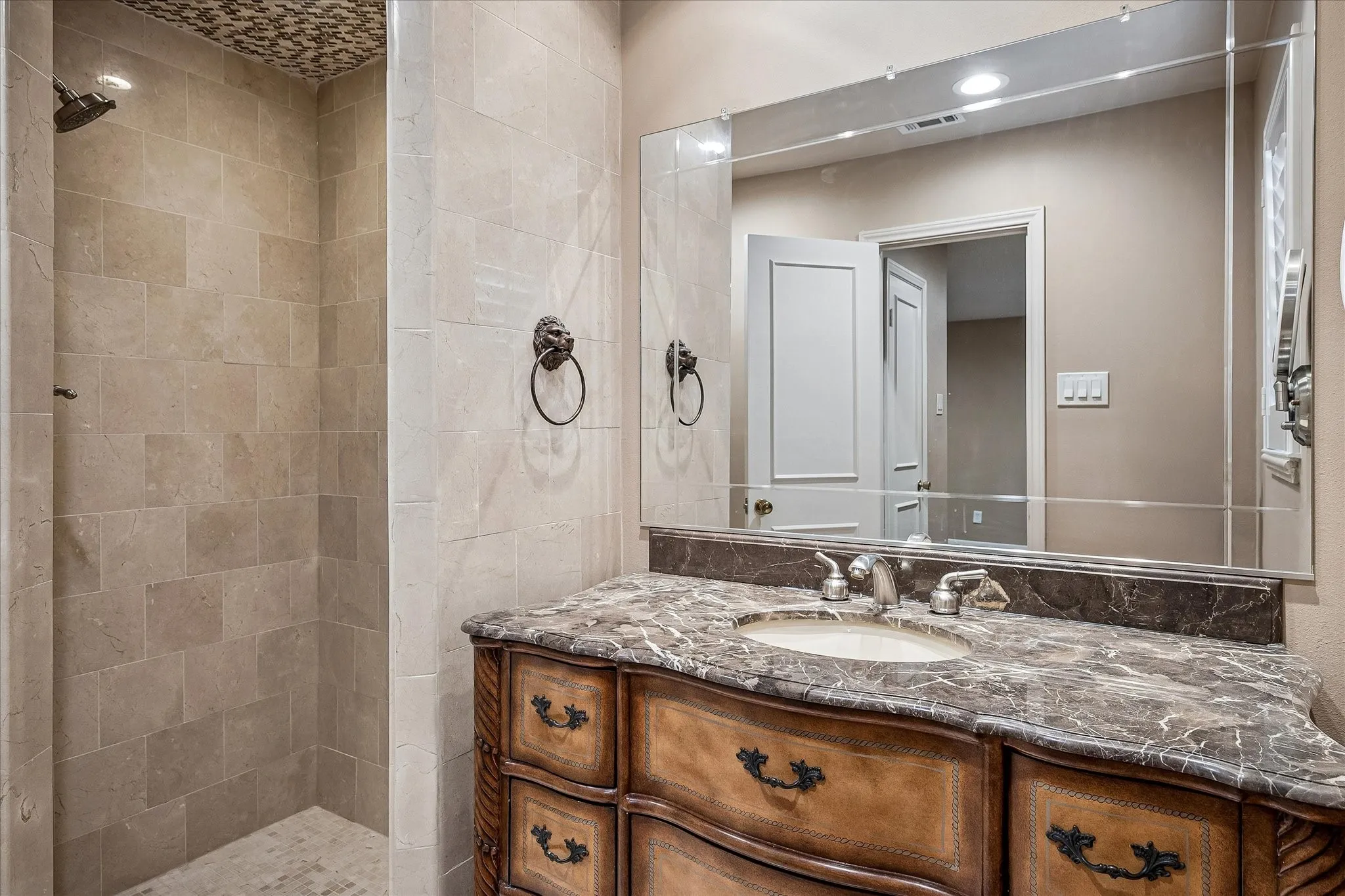 Condominium For Sale in Dallas County , 5084 Matilda Street 218, Dallas, Texas 75206, 2 Bedroom, 2 Bathroom, Garage spaces, 1,038 Sqft, built in 1969, mls#21310534, Real Estate Agent in Dallas, Homes For Sale in Dallas county, Homes For Sale in Dallas, Realtor in Dallas Texas, Real Estate Brokerage Independent Realty Texas, Luminita Cordes Realtor