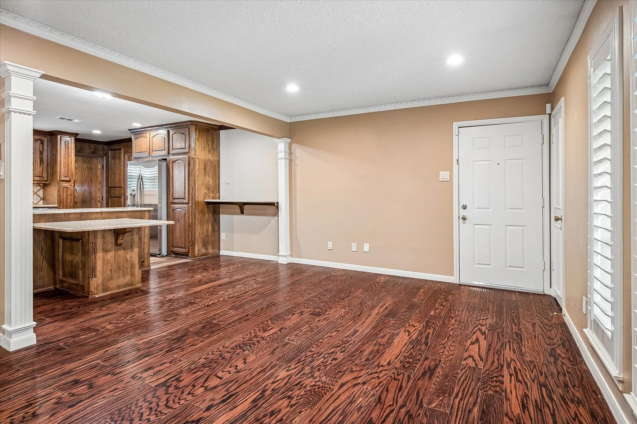 Condominium For Sale in Dallas County , 5084 Matilda Street 218, Dallas, Texas 75206, 2 Bedroom, 2 Bathroom, Garage spaces, 1,038 Sqft, built in 1969, mls#21310534, Real Estate Agent in Dallas, Homes For Sale in Dallas county, Homes For Sale in Dallas, Realtor in Dallas Texas, Real Estate Brokerage Independent Realty Texas, Luminita Cordes Realtor