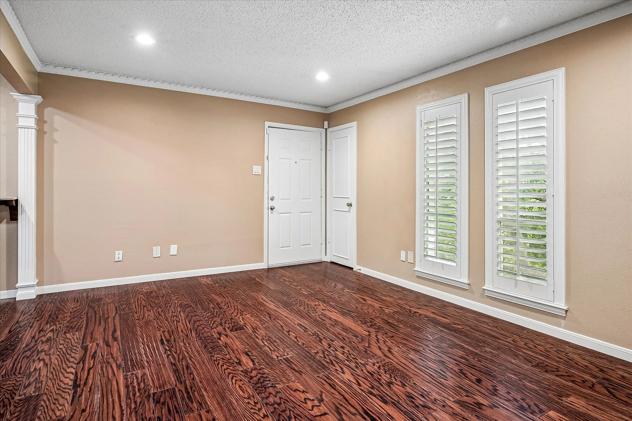 Condominium For Sale in Dallas County , 5084 Matilda Street 218, Dallas, Texas 75206, 2 Bedroom, 2 Bathroom, Garage spaces, 1,038 Sqft, built in 1969, mls#21310534, Real Estate Agent in Dallas, Homes For Sale in Dallas county, Homes For Sale in Dallas, Realtor in Dallas Texas, Real Estate Brokerage Independent Realty Texas, Luminita Cordes Realtor