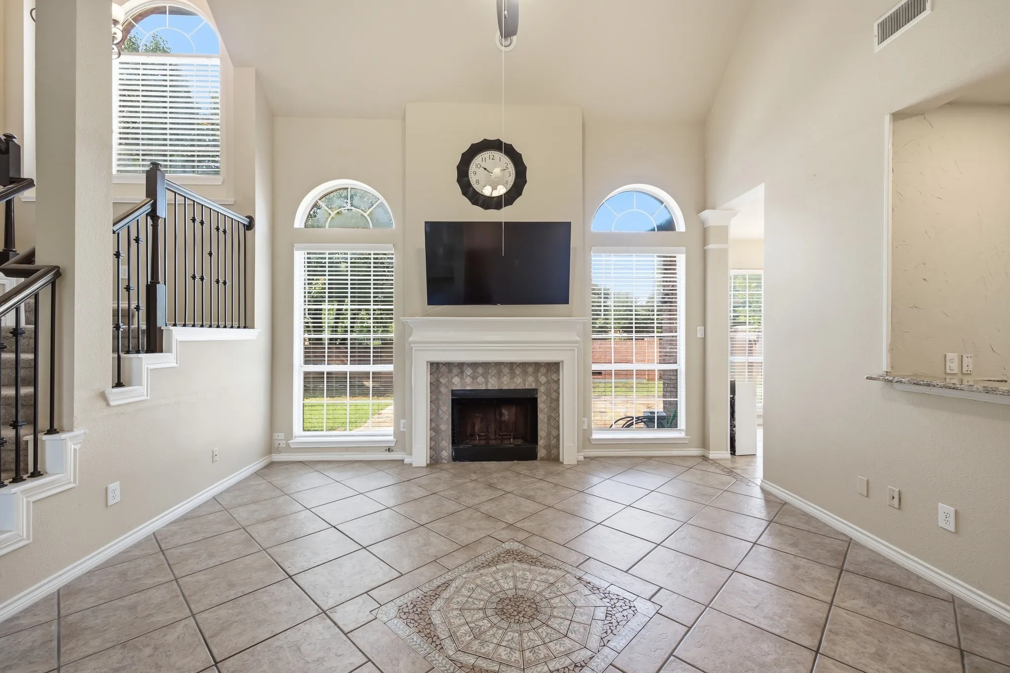 Single Family Residence For Sale in Tarrant County , 1911 New Haven Road, Grapevine, Texas 76051, 4 Bedroom, 3 Bathroom, 2 Garage spaces, 2,964 Sqft, built in 1994, mls#21309893, Real Estate Agent in Grapevine, Homes For Sale in Tarrant county, Homes For Sale in Grapevine, Realtor in Grapevine Texas, Real Estate Brokerage Independent Realty Texas, Luminita Cordes Realtor
