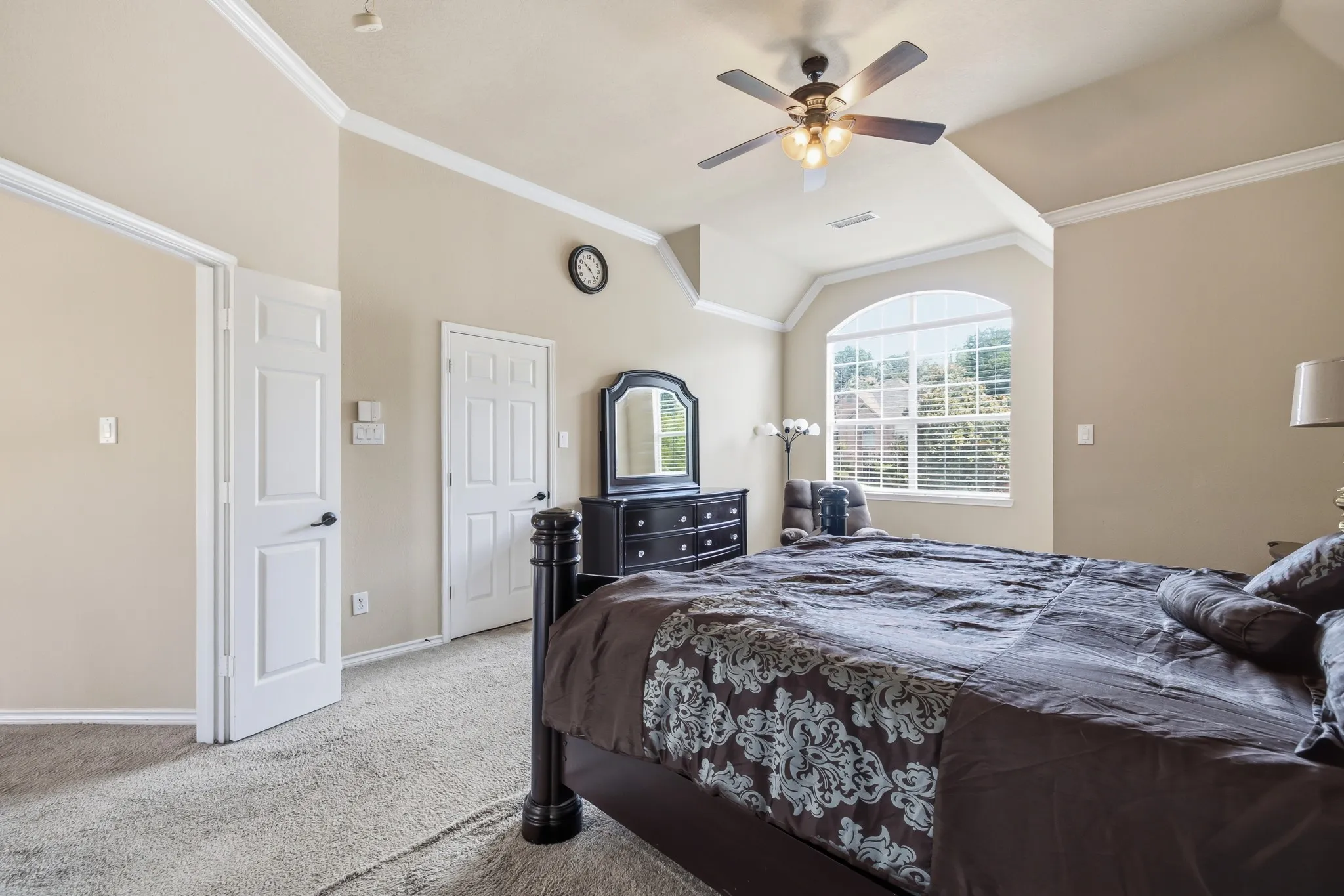 Single Family Residence For Sale in Tarrant County , 1911 New Haven Road, Grapevine, Texas 76051, 4 Bedroom, 3 Bathroom, 2 Garage spaces, 2,964 Sqft, built in 1994, mls#21309893, Real Estate Agent in Grapevine, Homes For Sale in Tarrant county, Homes For Sale in Grapevine, Realtor in Grapevine Texas, Real Estate Brokerage Independent Realty Texas, Luminita Cordes Realtor
