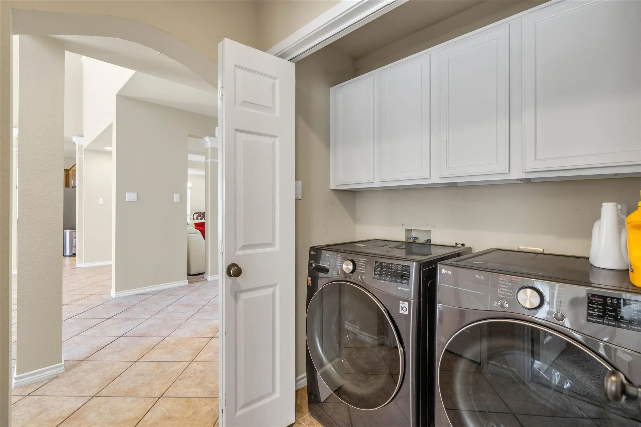 Single Family Residence For Sale in Tarrant County , 1911 New Haven Road, Grapevine, Texas 76051, 4 Bedroom, 3 Bathroom, 2 Garage spaces, 2,964 Sqft, built in 1994, mls#21309893, Real Estate Agent in Grapevine, Homes For Sale in Tarrant county, Homes For Sale in Grapevine, Realtor in Grapevine Texas, Real Estate Brokerage Independent Realty Texas, Luminita Cordes Realtor