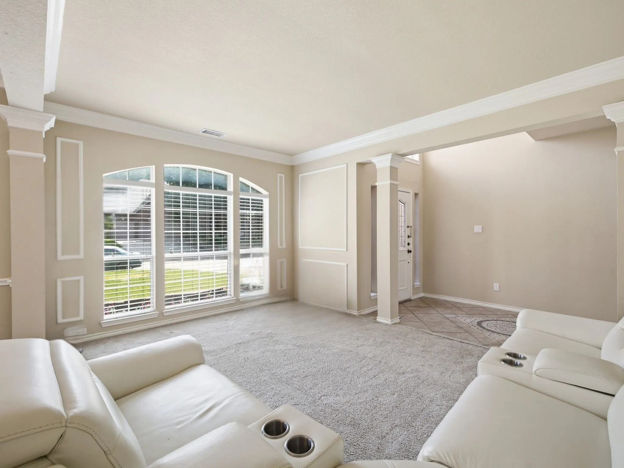 Single Family Residence For Sale in Tarrant County , 1911 New Haven Road, Grapevine, Texas 76051, 4 Bedroom, 3 Bathroom, 2 Garage spaces, 2,964 Sqft, built in 1994, mls#21309893, Real Estate Agent in Grapevine, Homes For Sale in Tarrant county, Homes For Sale in Grapevine, Realtor in Grapevine Texas, Real Estate Brokerage Independent Realty Texas, Luminita Cordes Realtor