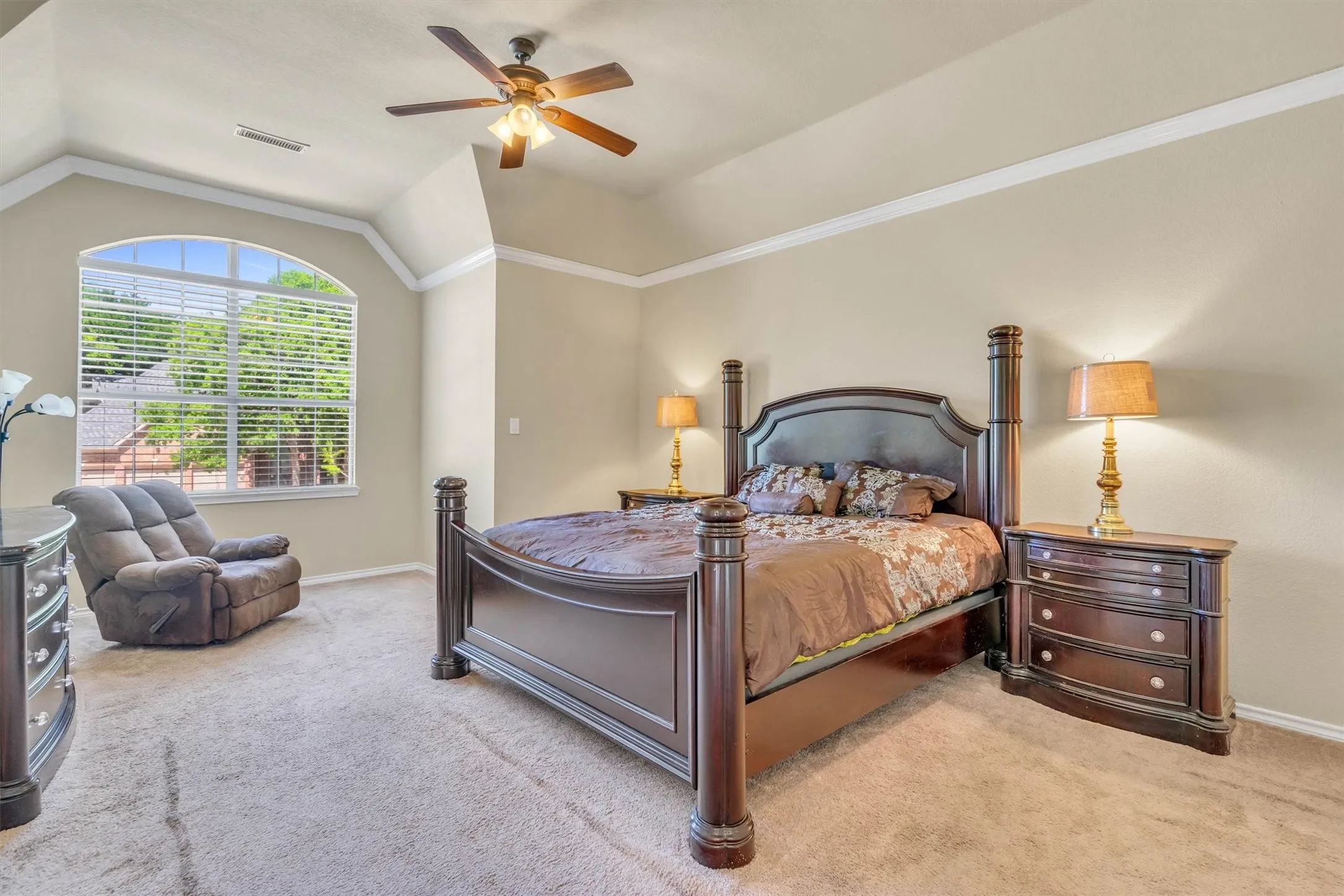 Single Family Residence For Sale in Tarrant County , 1911 New Haven Road, Grapevine, Texas 76051, 4 Bedroom, 3 Bathroom, 2 Garage spaces, 2,964 Sqft, built in 1994, mls#21309893, Real Estate Agent in Grapevine, Homes For Sale in Tarrant county, Homes For Sale in Grapevine, Realtor in Grapevine Texas, Real Estate Brokerage Independent Realty Texas, Luminita Cordes Realtor