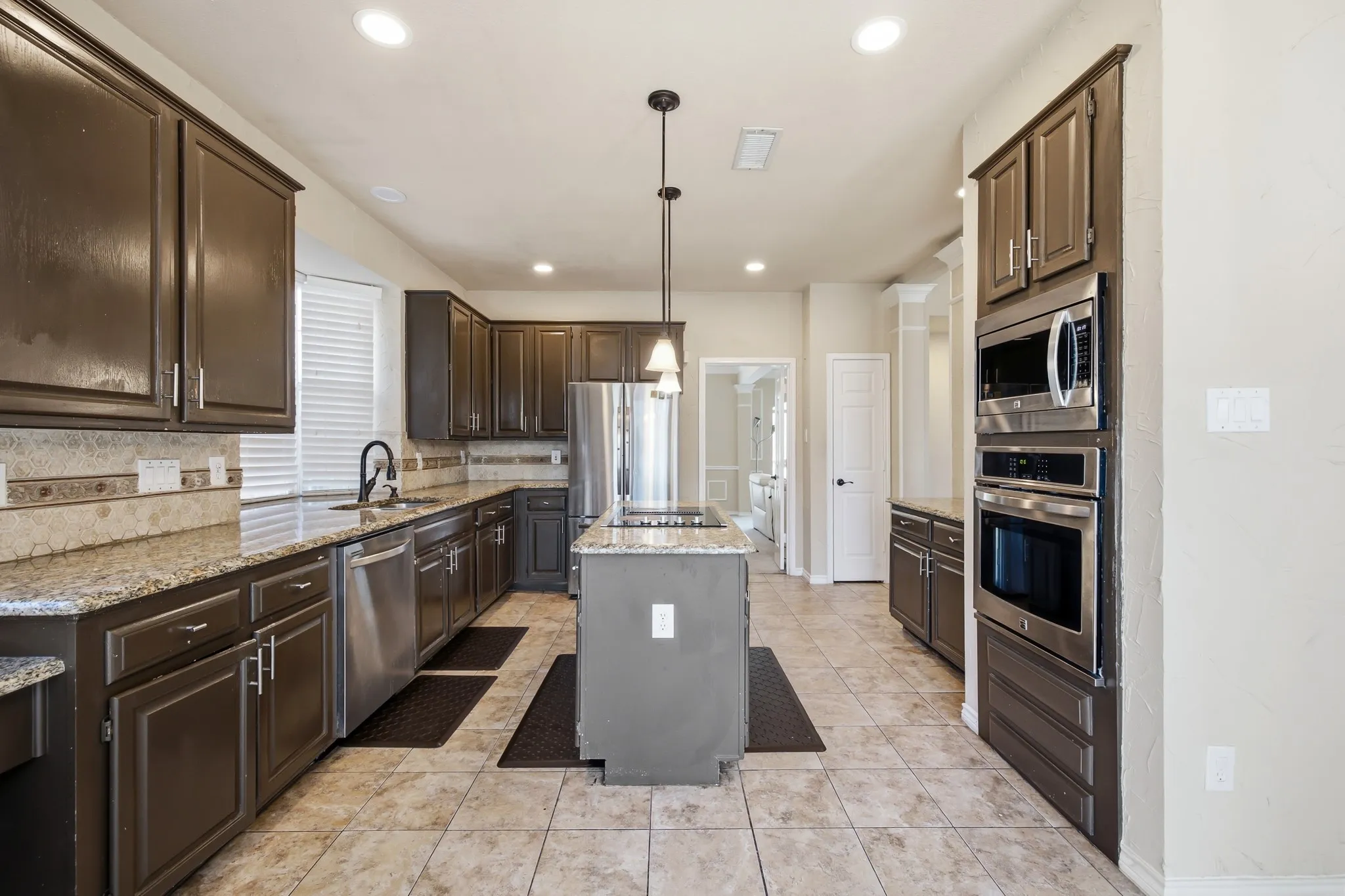 Single Family Residence For Sale in Tarrant County , 1911 New Haven Road, Grapevine, Texas 76051, 4 Bedroom, 3 Bathroom, 2 Garage spaces, 2,964 Sqft, built in 1994, mls#21309893, Real Estate Agent in Grapevine, Homes For Sale in Tarrant county, Homes For Sale in Grapevine, Realtor in Grapevine Texas, Real Estate Brokerage Independent Realty Texas, Luminita Cordes Realtor