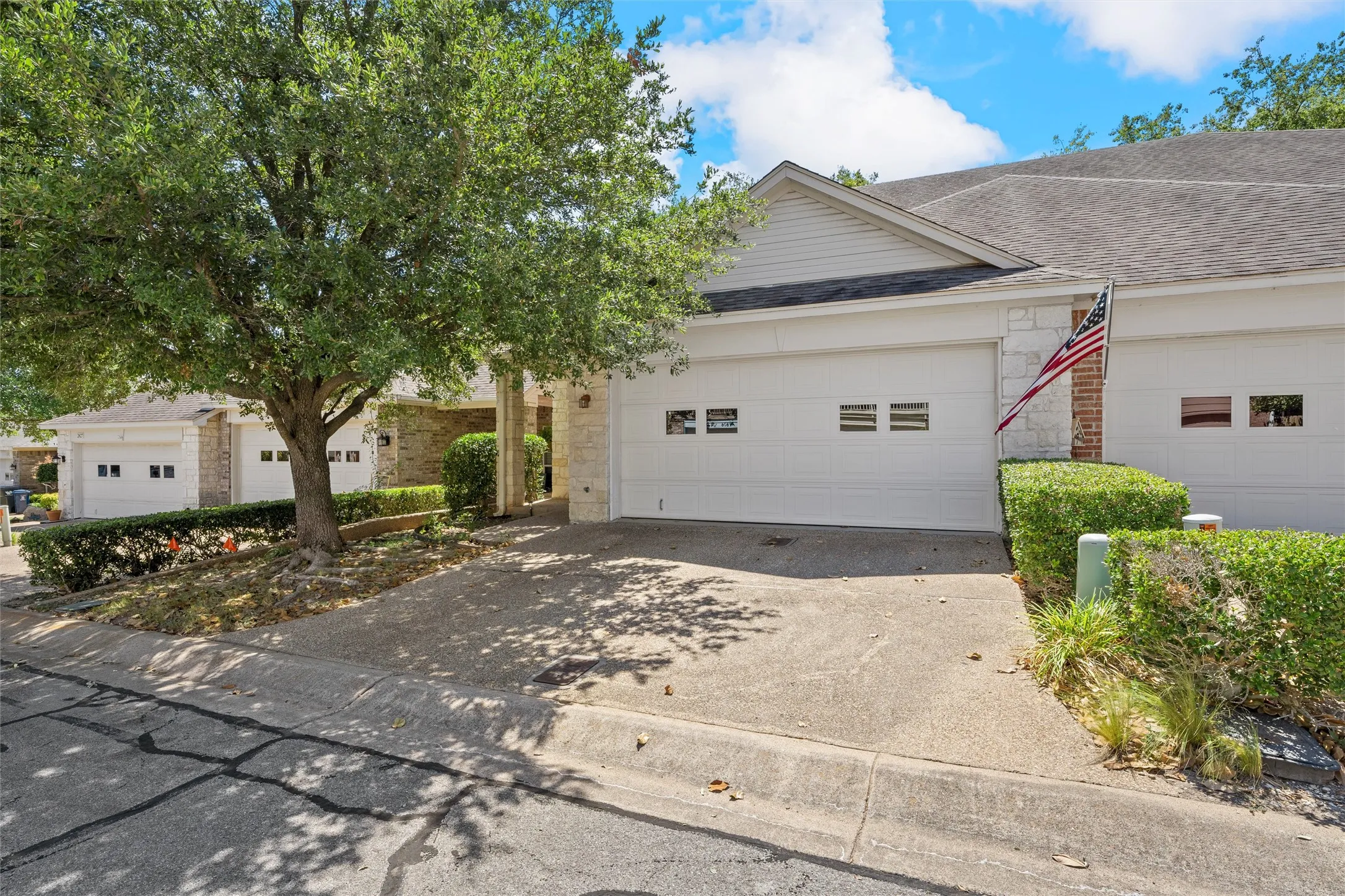 Condominium For Rent in Mc Lennan County , 2823 Savannah Court, Waco, Texas 76710, 3 Bedroom, 3 Bathroom, 2 Garage spaces, 2,024 Sqft, built in 2006, mls#21309315, Real Estate Agent in Waco, Homes For Rent in Mc Lennan county, Homes For Rent in Waco, Realtor in Waco Texas, Real Estate Brokerage Independent Realty Texas, Luminita Cordes Realtor