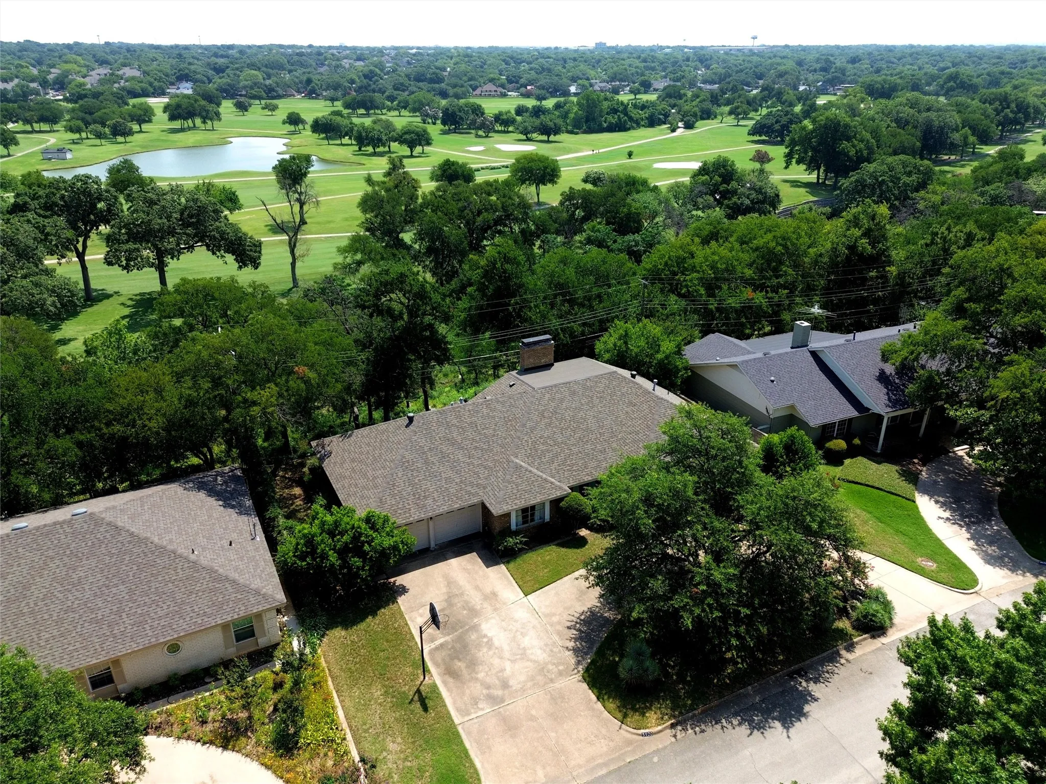 Single Family Residence For Sale in Tarrant County , 5920 Diamond Oaks Drive S, Haltom City, Texas 76117, 3 Bedroom, 3 Bathroom, 2 Garage spaces, 2,839 Sqft, built in 1965, mls#21302706, Real Estate Agent in Haltom City, Homes For Sale in Tarrant county, Homes For Sale in Haltom City, Realtor in Haltom City Texas, Real Estate Brokerage Independent Realty Texas, Luminita Cordes Realtor