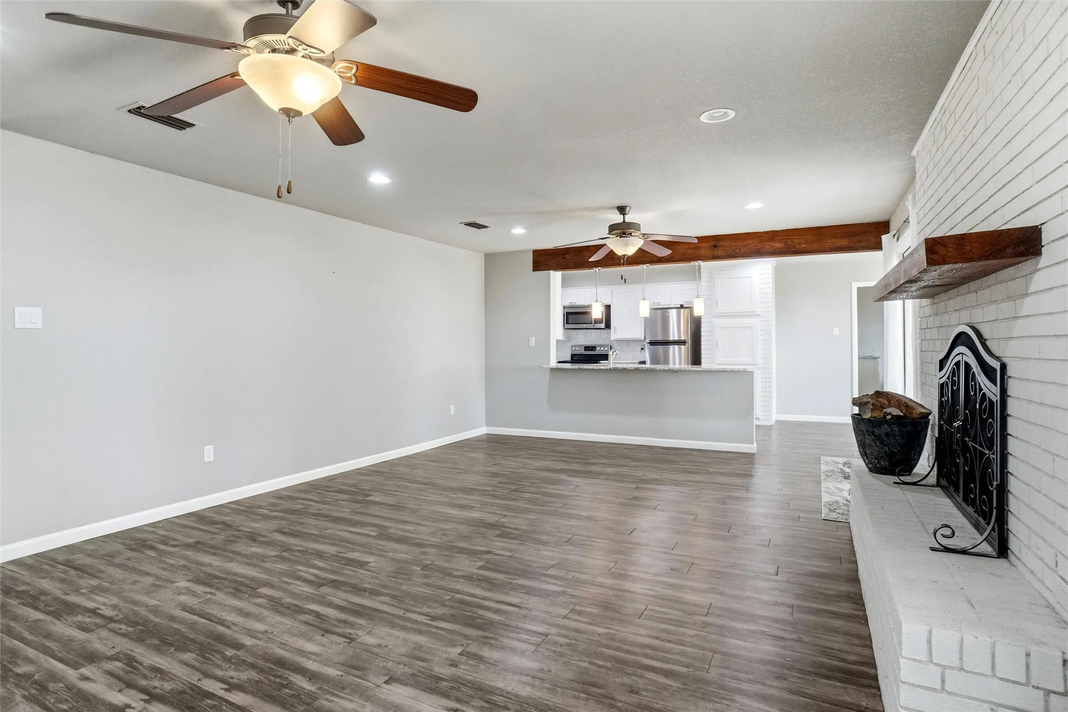 Single Family Residence For Sale in Tarrant County , 5920 Diamond Oaks Drive S, Haltom City, Texas 76117, 3 Bedroom, 3 Bathroom, 2 Garage spaces, 2,839 Sqft, built in 1965, mls#21302706, Real Estate Agent in Haltom City, Homes For Sale in Tarrant county, Homes For Sale in Haltom City, Realtor in Haltom City Texas, Real Estate Brokerage Independent Realty Texas, Luminita Cordes Realtor