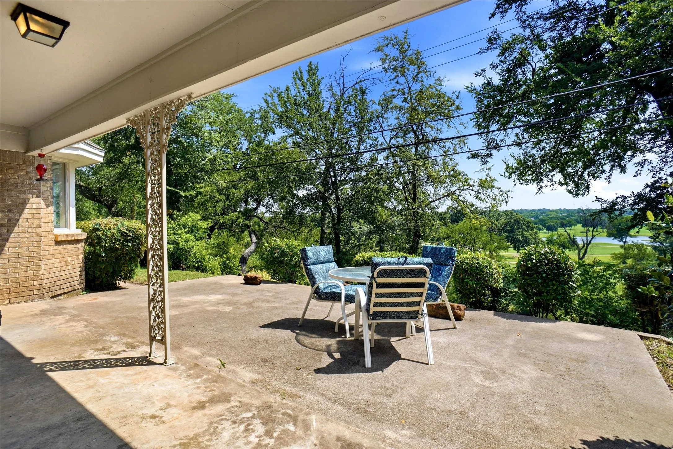 Single Family Residence For Sale in Tarrant County , 5920 Diamond Oaks Drive S, Haltom City, Texas 76117, 3 Bedroom, 3 Bathroom, 2 Garage spaces, 2,839 Sqft, built in 1965, mls#21302706, Real Estate Agent in Haltom City, Homes For Sale in Tarrant county, Homes For Sale in Haltom City, Realtor in Haltom City Texas, Real Estate Brokerage Independent Realty Texas, Luminita Cordes Realtor