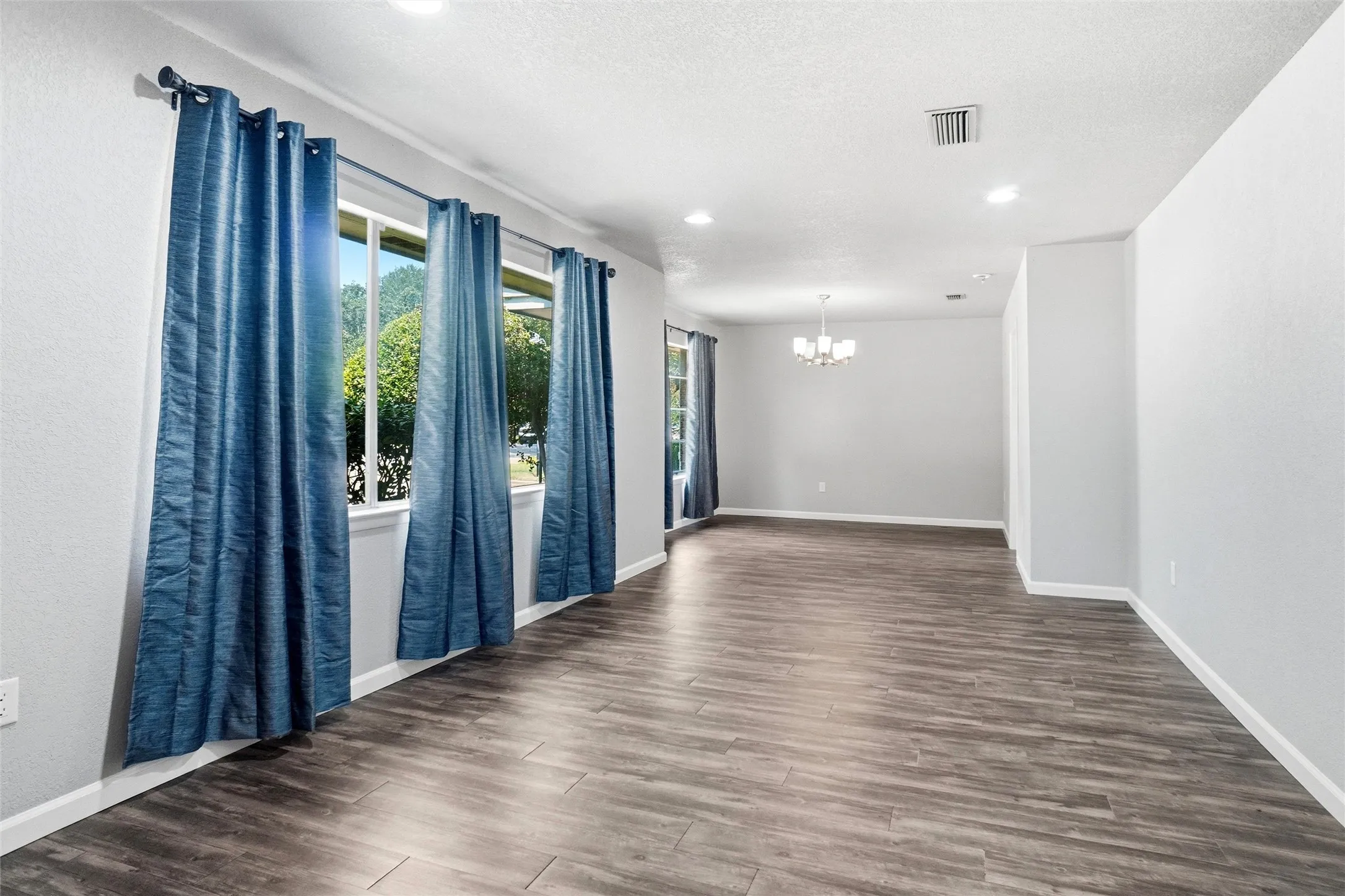 Single Family Residence For Sale in Tarrant County , 5920 Diamond Oaks Drive S, Haltom City, Texas 76117, 3 Bedroom, 3 Bathroom, 2 Garage spaces, 2,839 Sqft, built in 1965, mls#21302706, Real Estate Agent in Haltom City, Homes For Sale in Tarrant county, Homes For Sale in Haltom City, Realtor in Haltom City Texas, Real Estate Brokerage Independent Realty Texas, Luminita Cordes Realtor